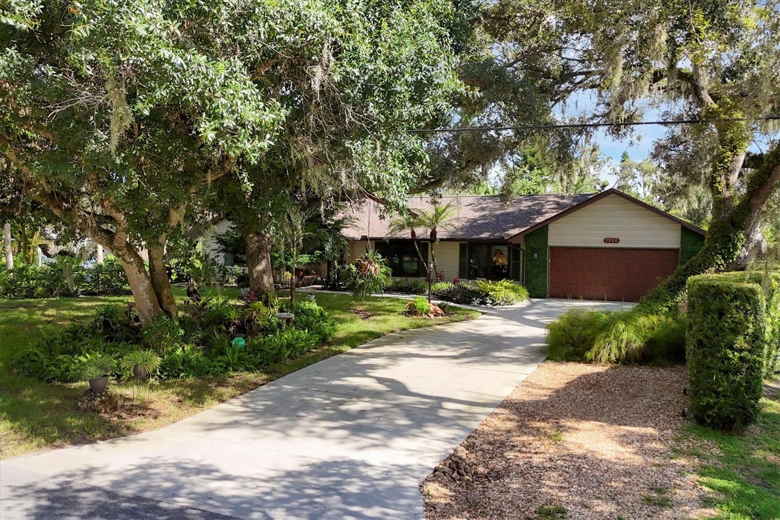 Image 2 of 42 For 7326 Leewynn Drive