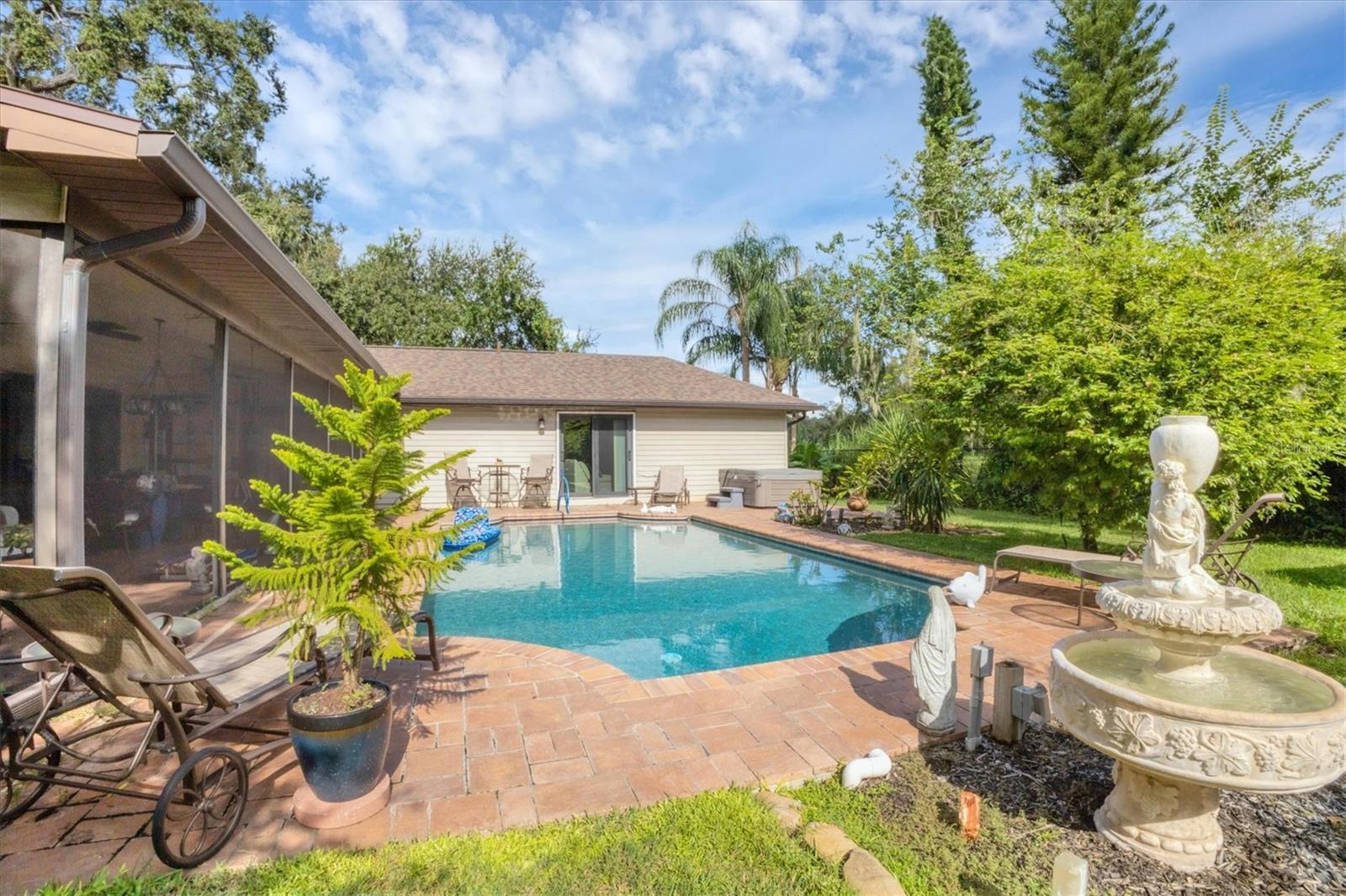 Image 32 of 42 For 7326 Leewynn Drive