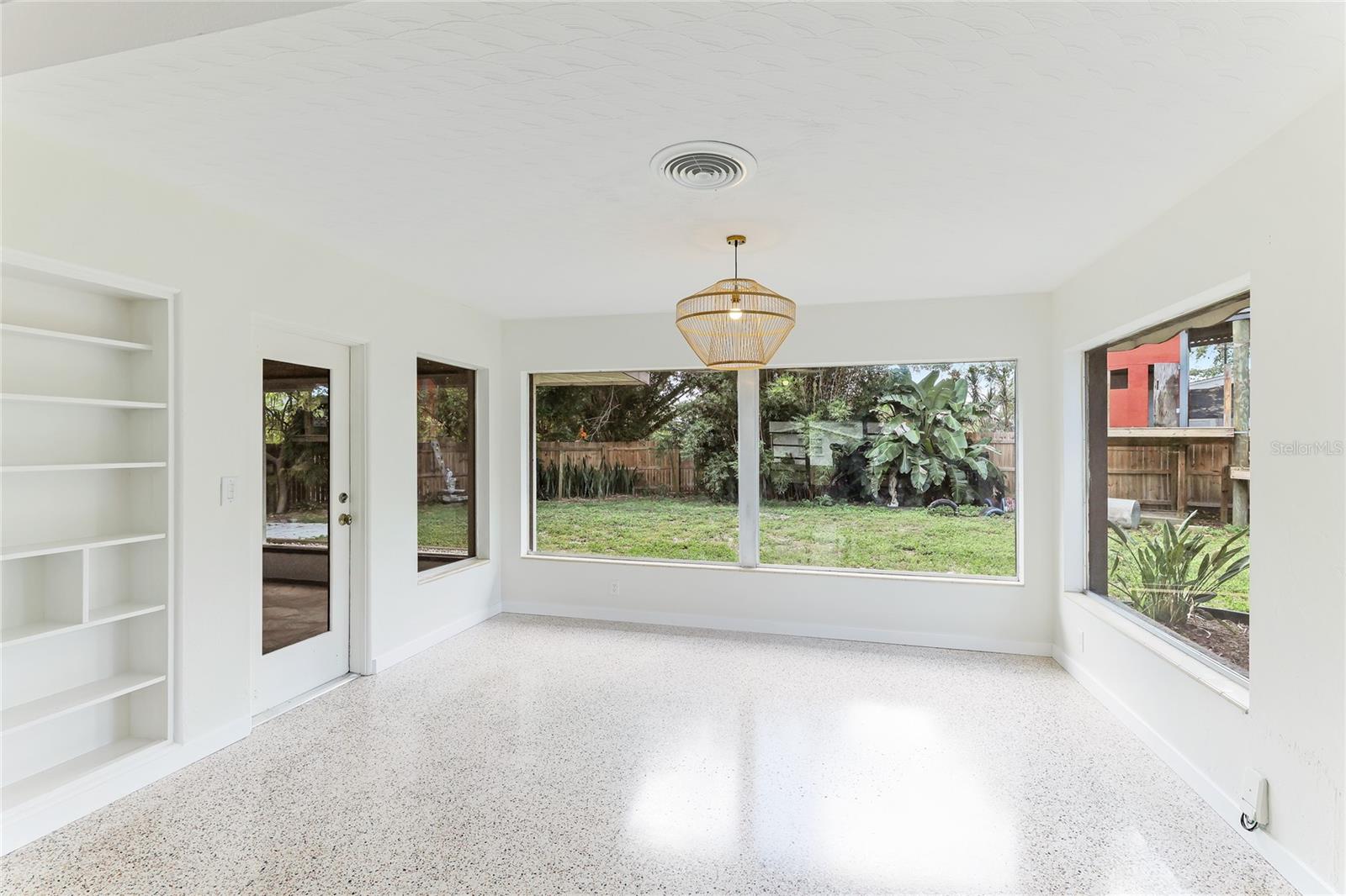 Image 19 of 38 For 2618 Valencia Drive
