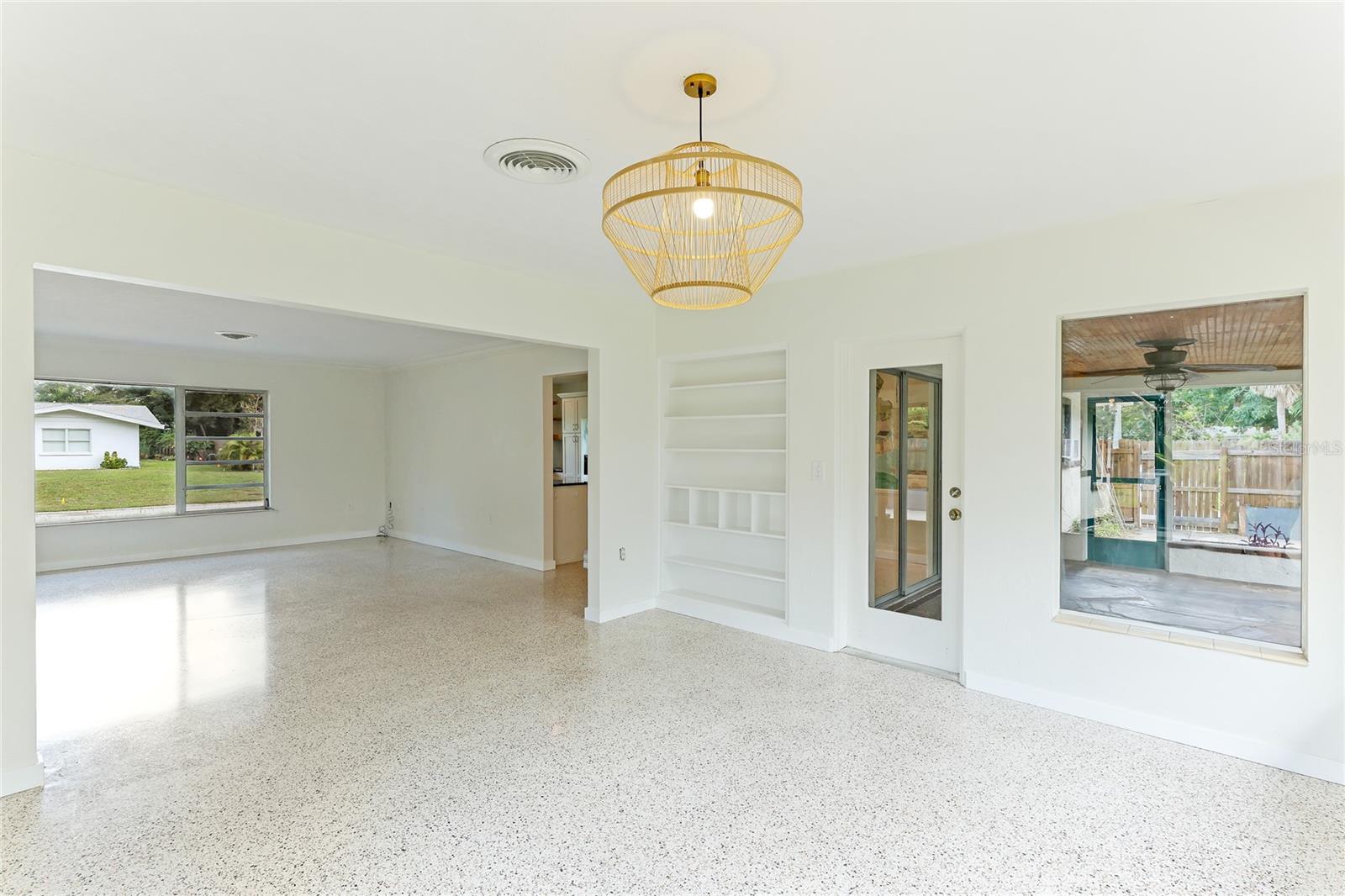Image 21 of 38 For 2618 Valencia Drive