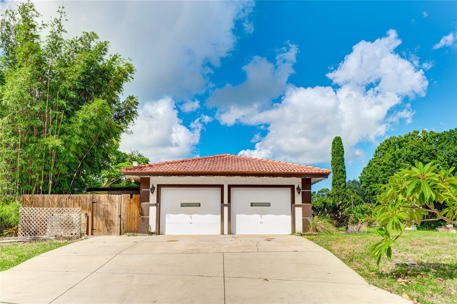 Image 4 of 38 For 2618 Valencia Drive