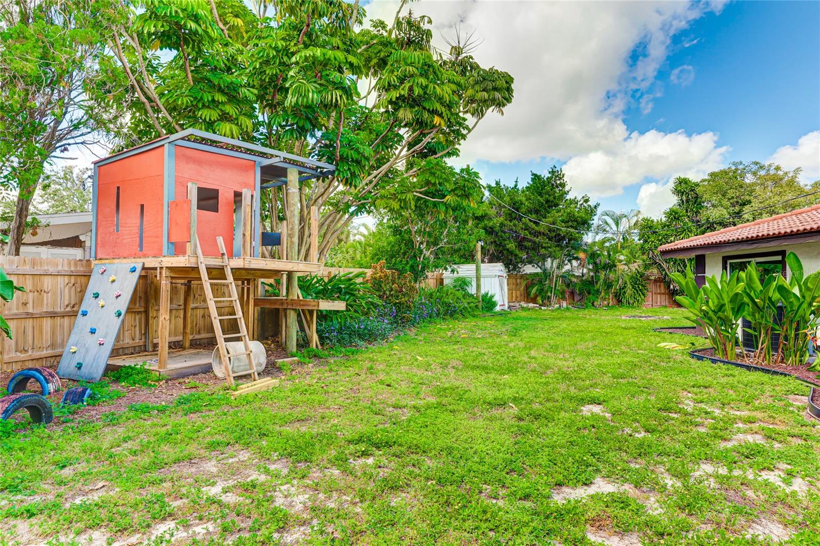 Image 9 of 38 For 2618 Valencia Drive