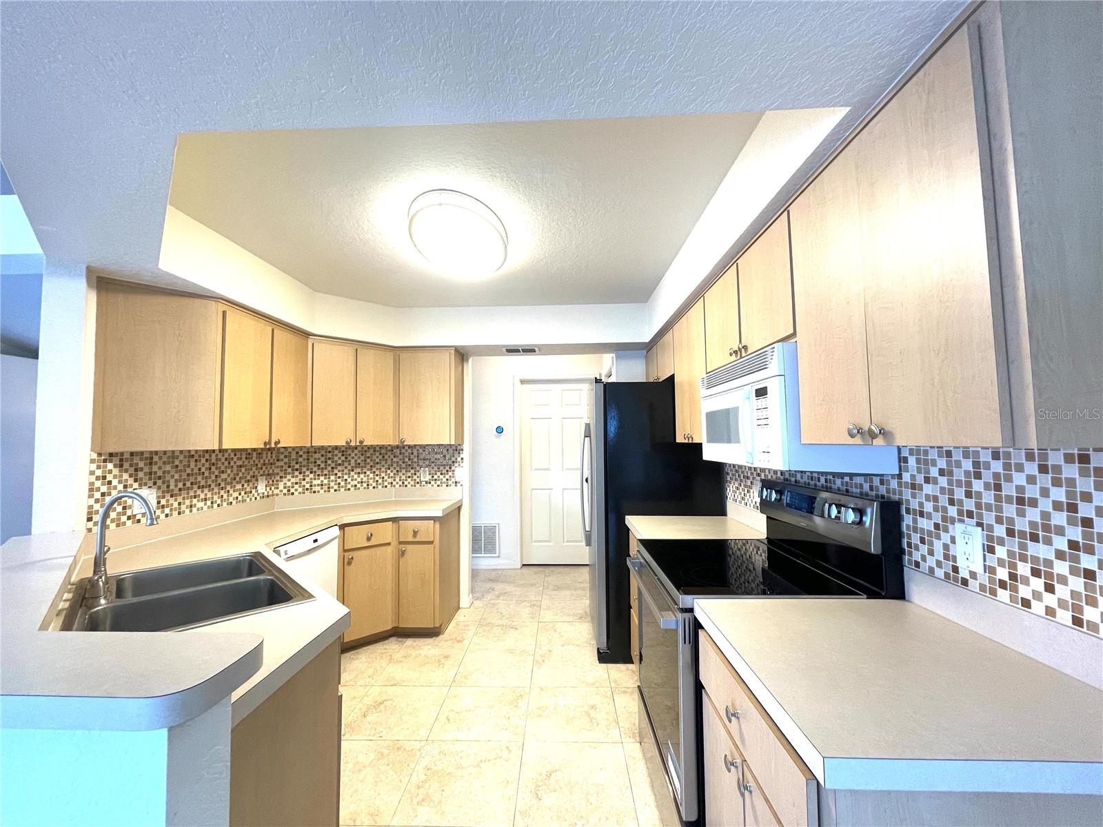 Image 8 of 35 For 1061 Archway Drive
