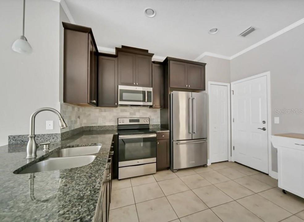Image 6 of 24 For 7826 52nd Terrace E