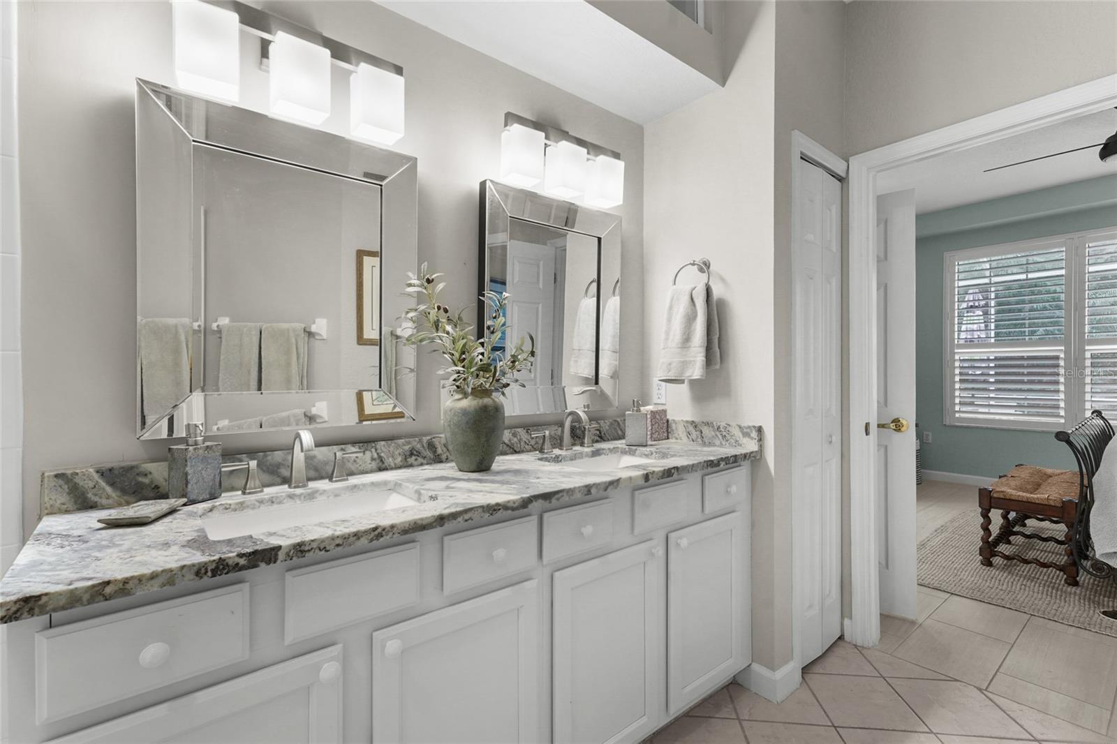 Image 22 of 54 For 4840 Lakescene Place