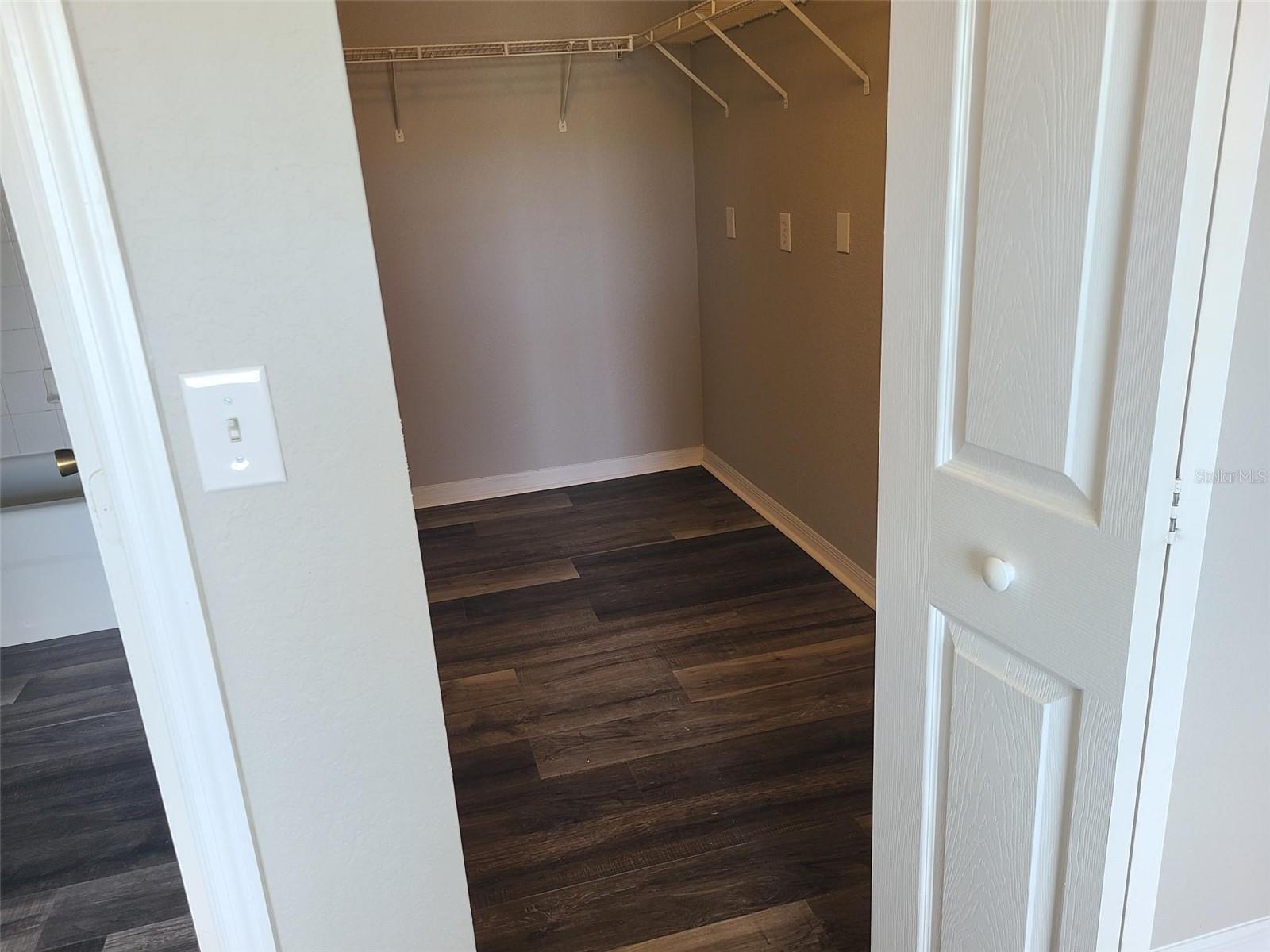 Image 14 of 18 For 8933 Manor Loop 202