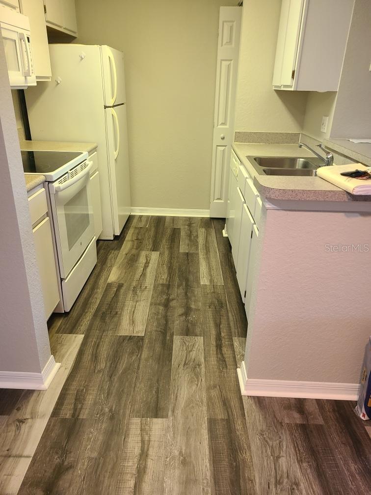 Image 2 of 18 For 8933 Manor Loop 202