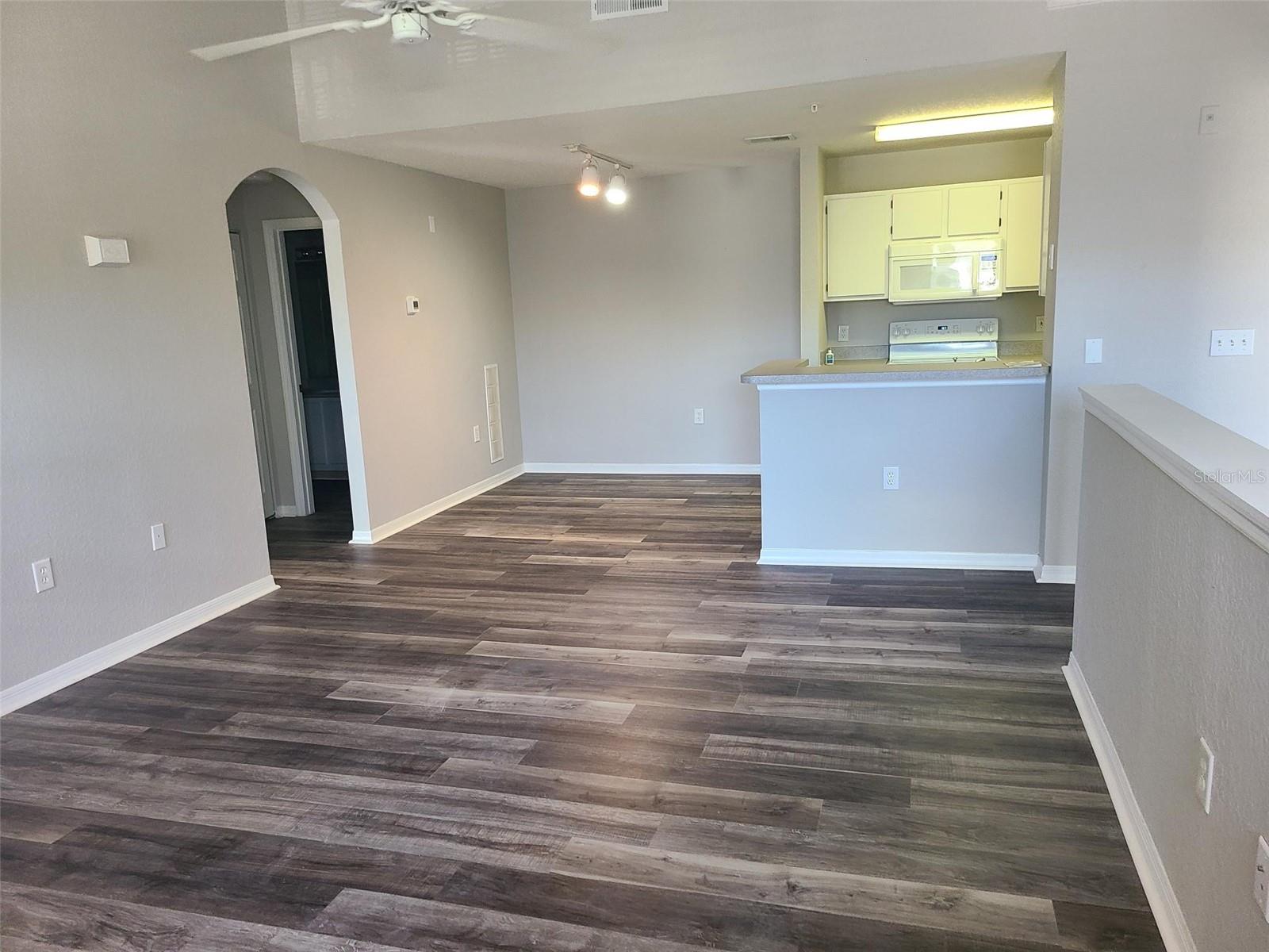 Image 3 of 18 For 8933 Manor Loop 202