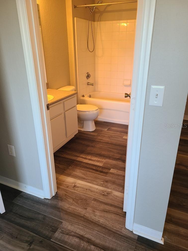 Image 4 of 18 For 8933 Manor Loop 202