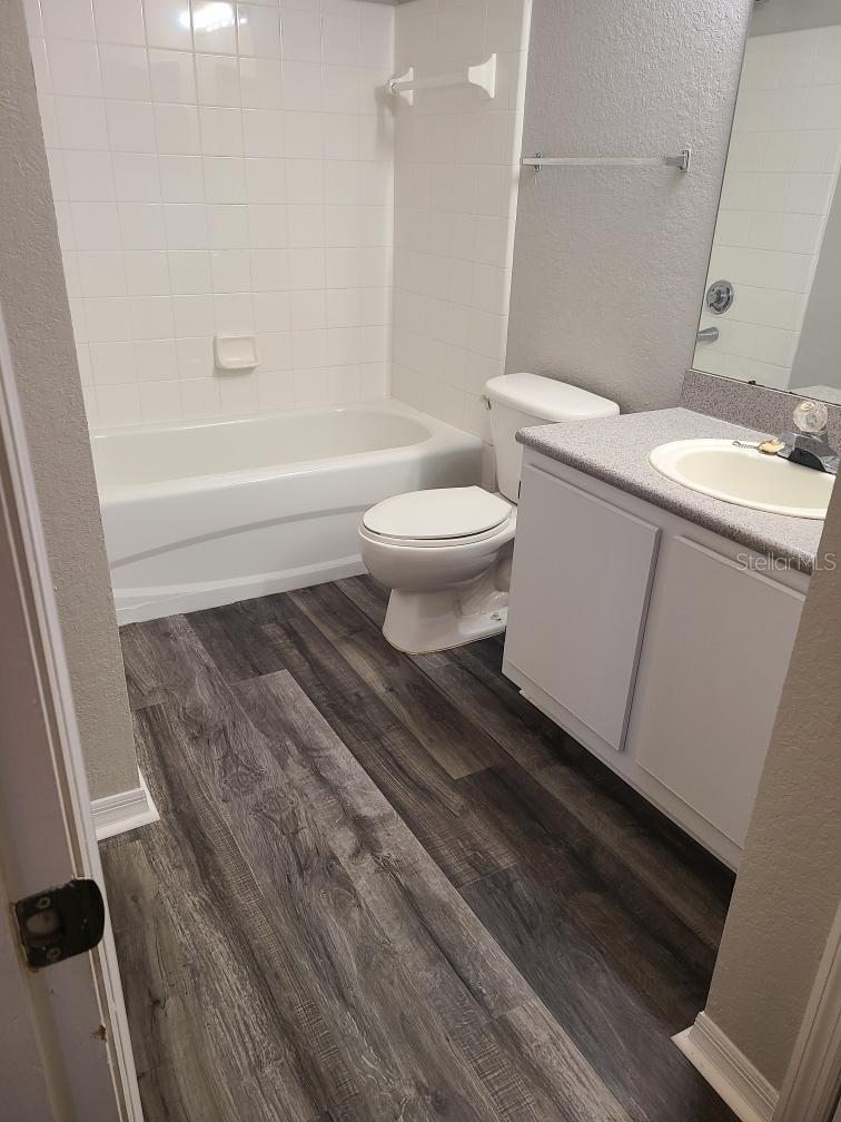 Image 5 of 18 For 8933 Manor Loop 202