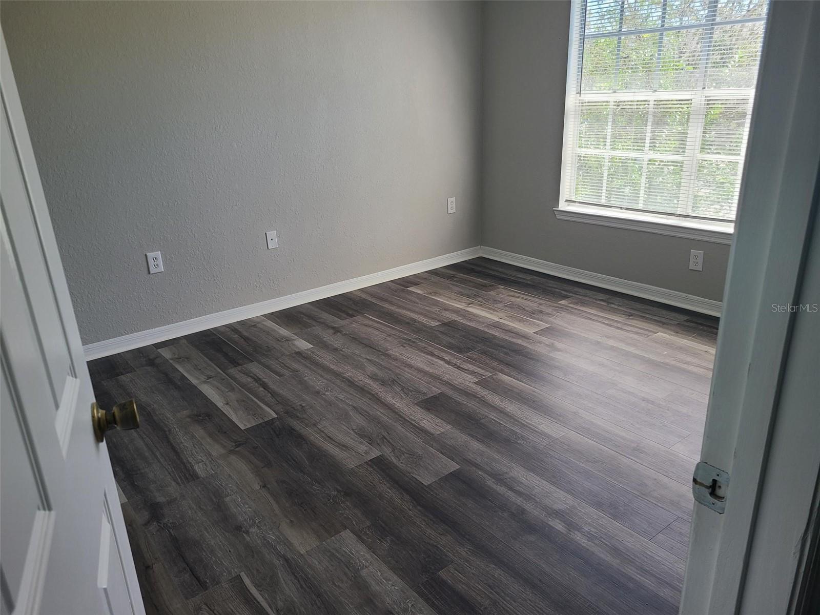Image 7 of 18 For 8933 Manor Loop 202