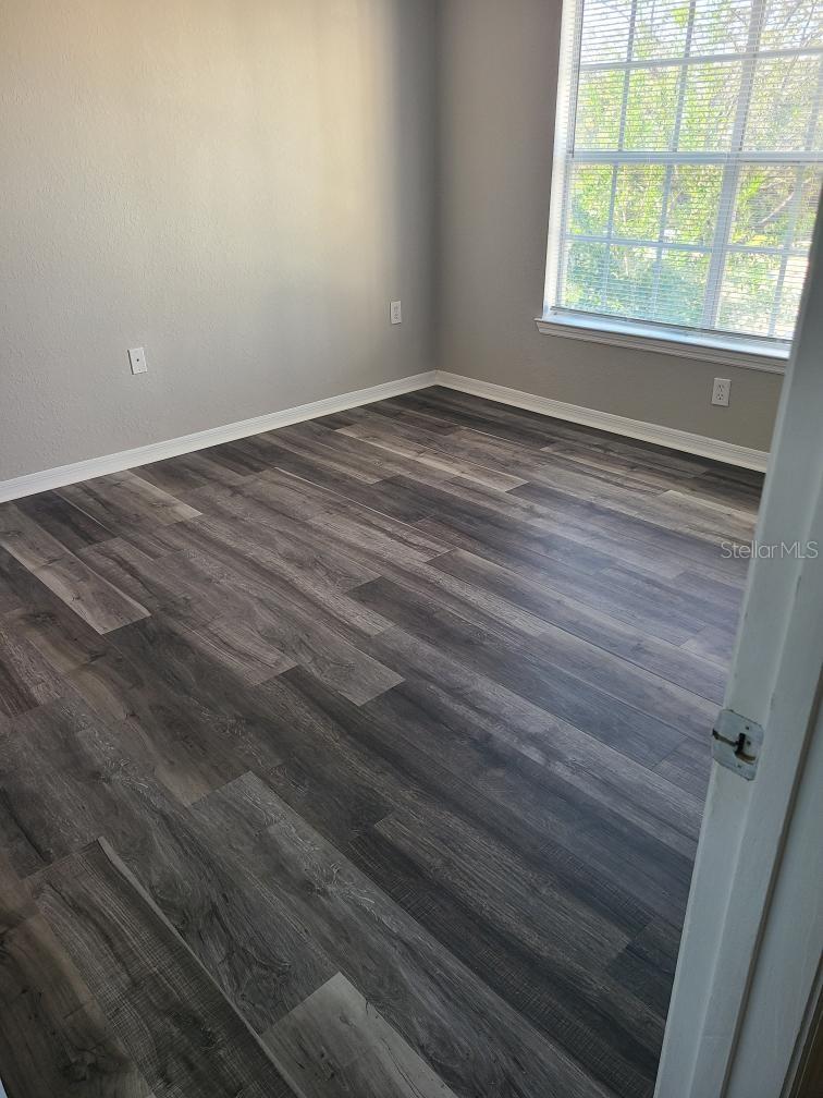 Image 9 of 18 For 8933 Manor Loop 202
