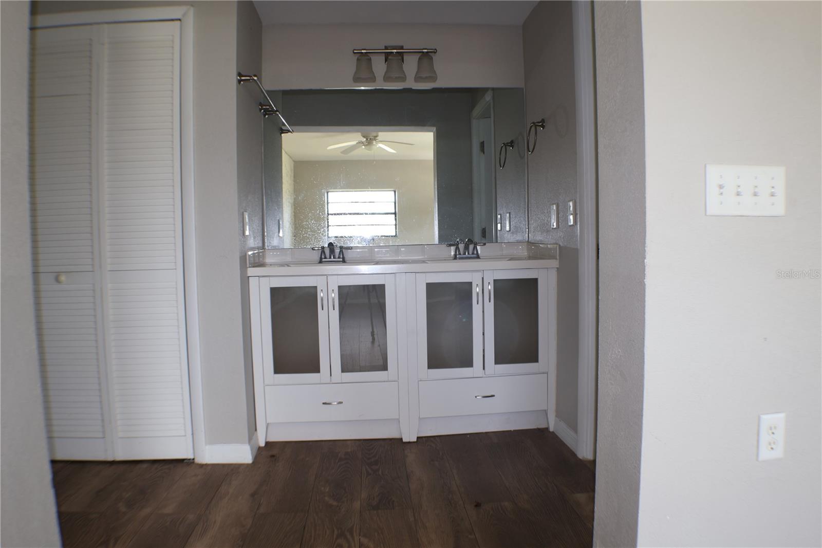 Image 12 of 27 For 18923 Rolling Oak Drive