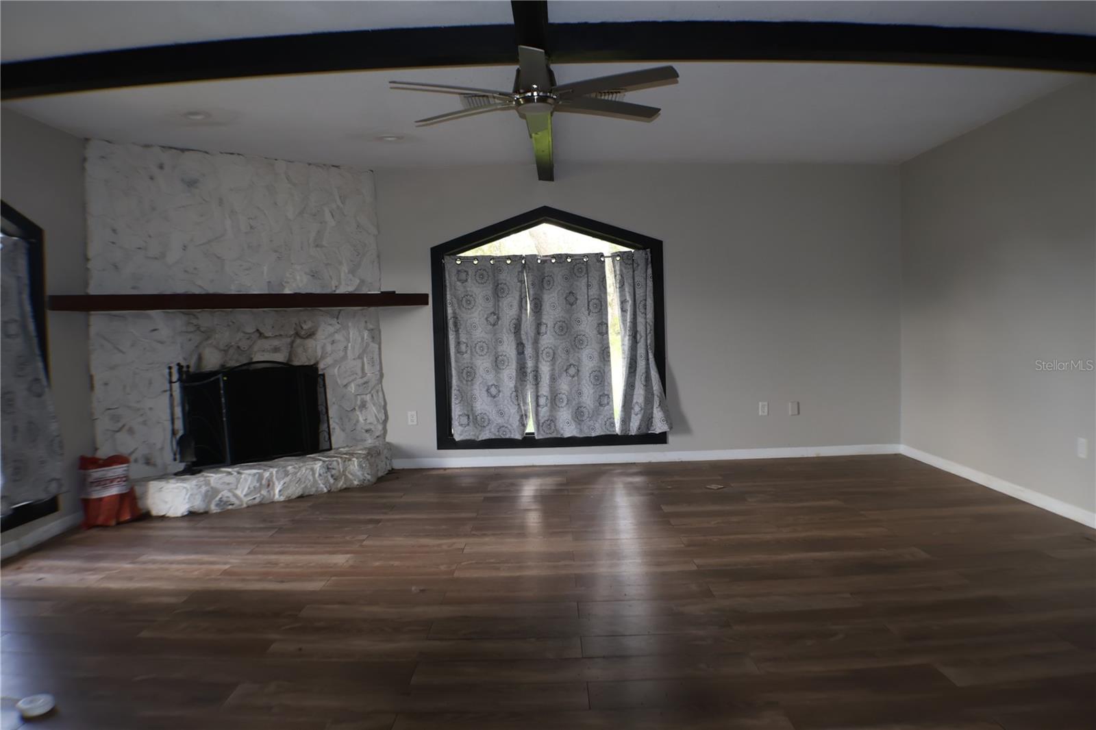 Image 4 of 27 For 18923 Rolling Oak Drive