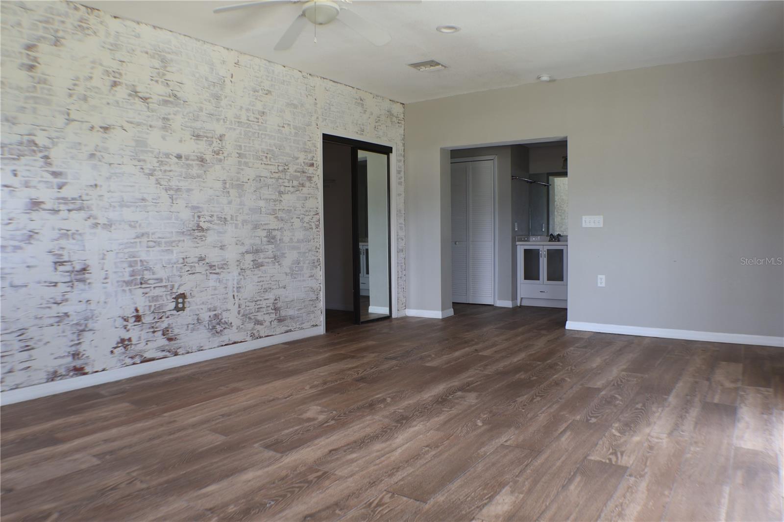 Image 5 of 27 For 18923 Rolling Oak Drive