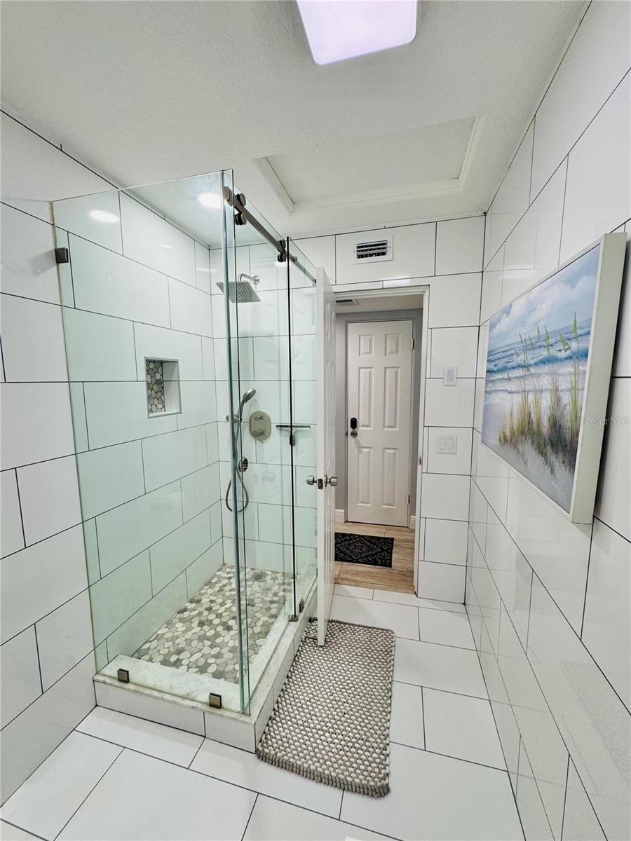 Image 16 of 20 For 224 6th Avenue N 7