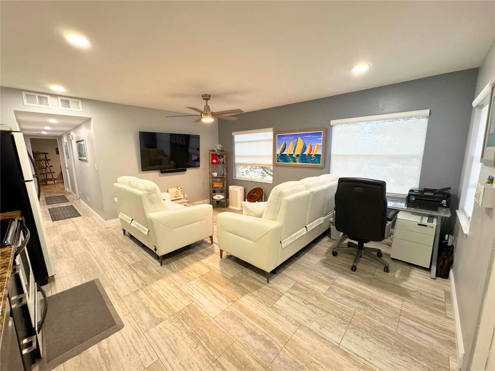 Image 3 of 11 For 224 6th Avenue N 7