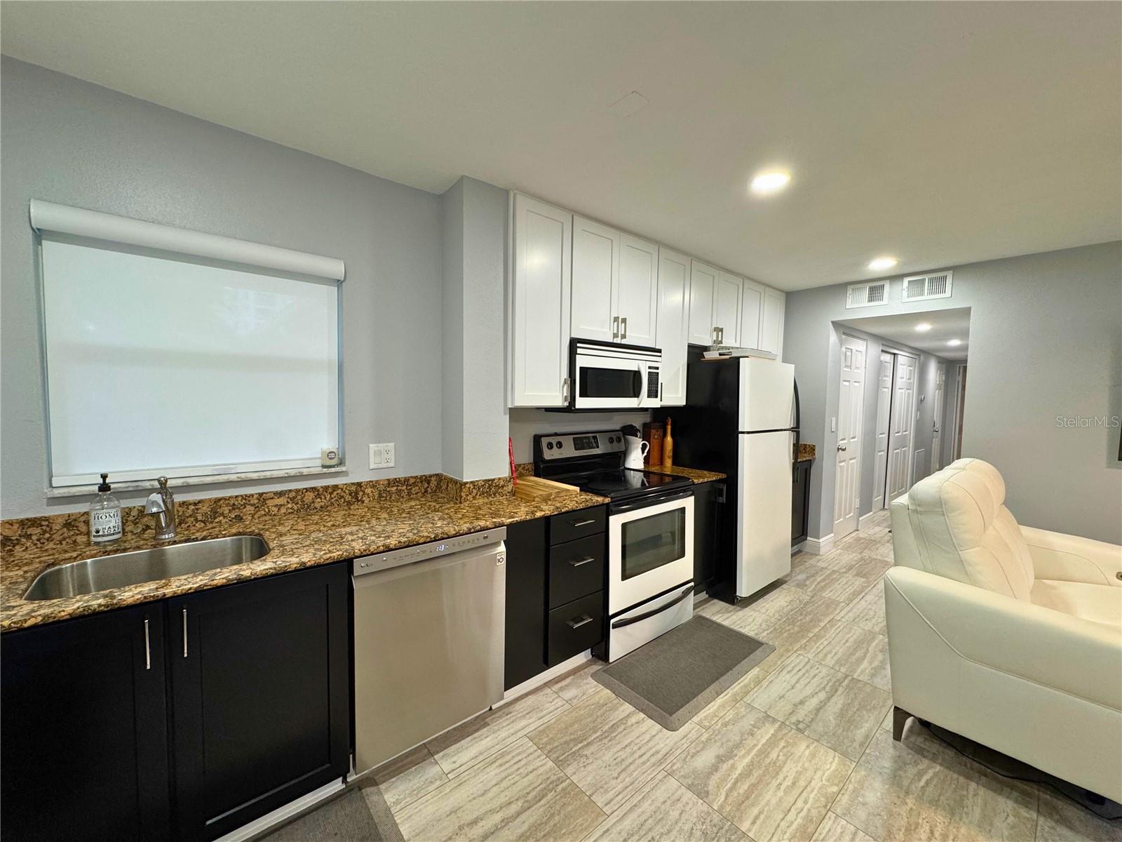Image 6 of 11 For 224 6th Avenue N 7