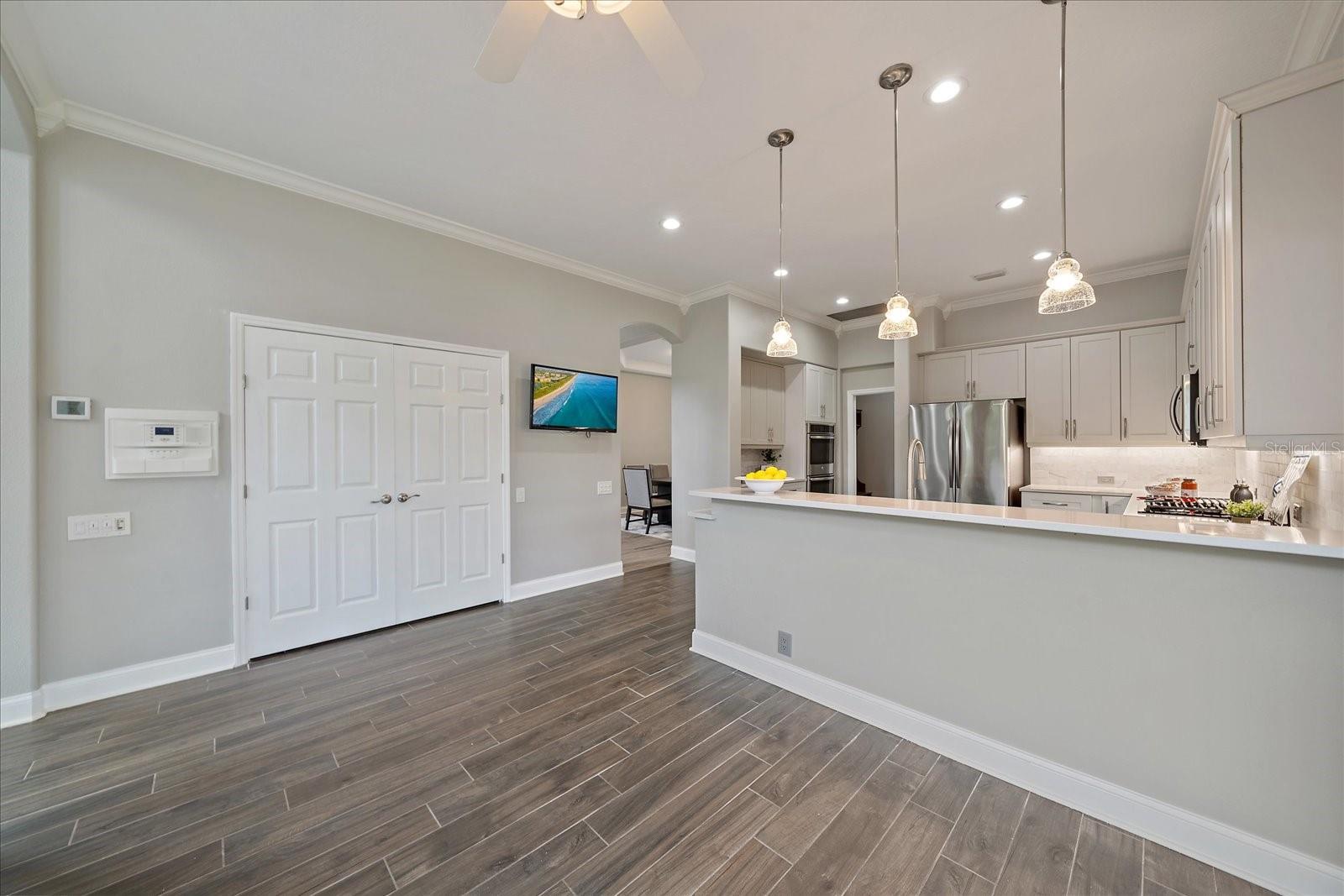 Image 44 of 100 For 6911 Riversedge Street Circle