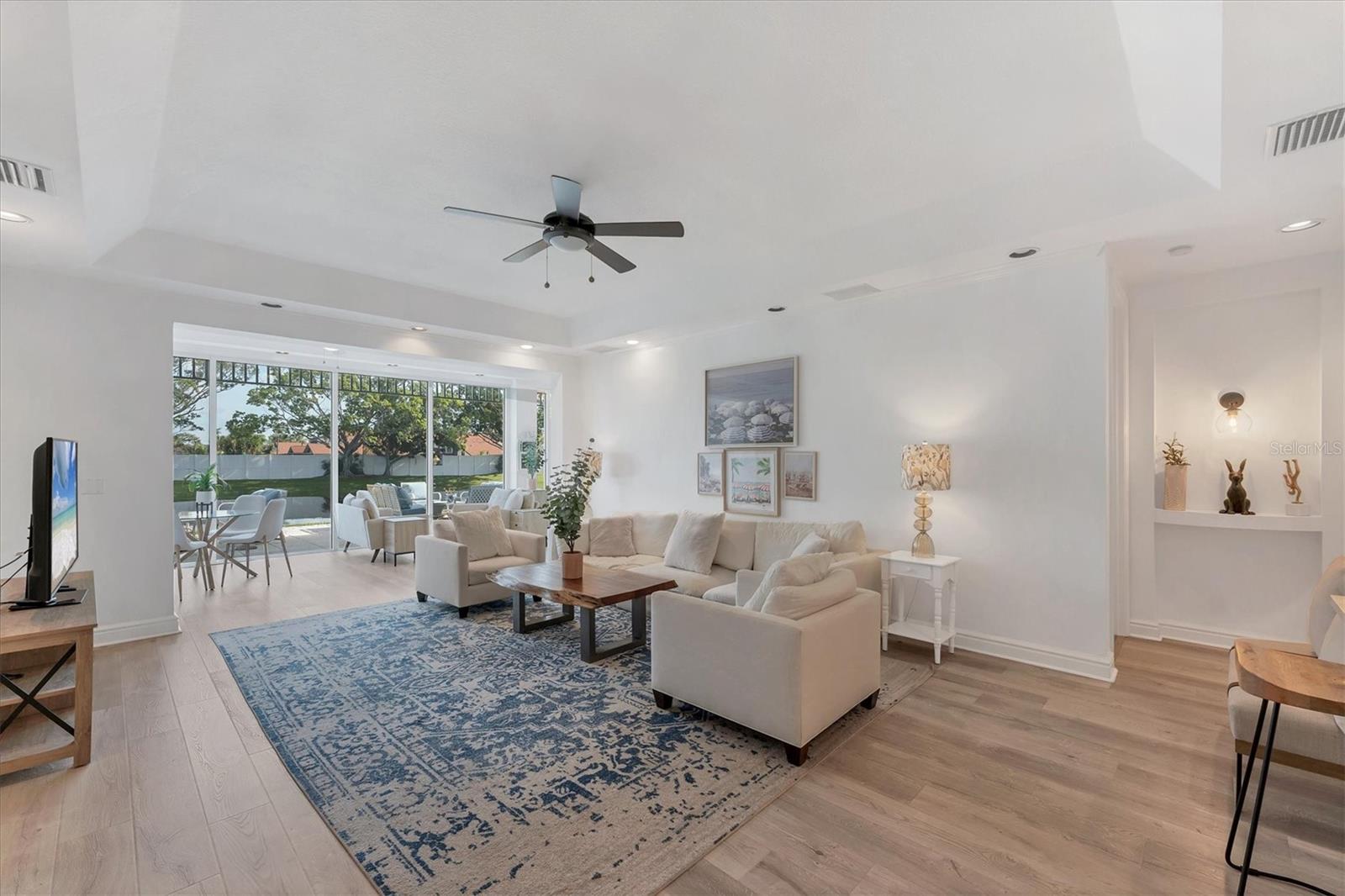 Image 4 of 31 For 3705 54th Drive W 102