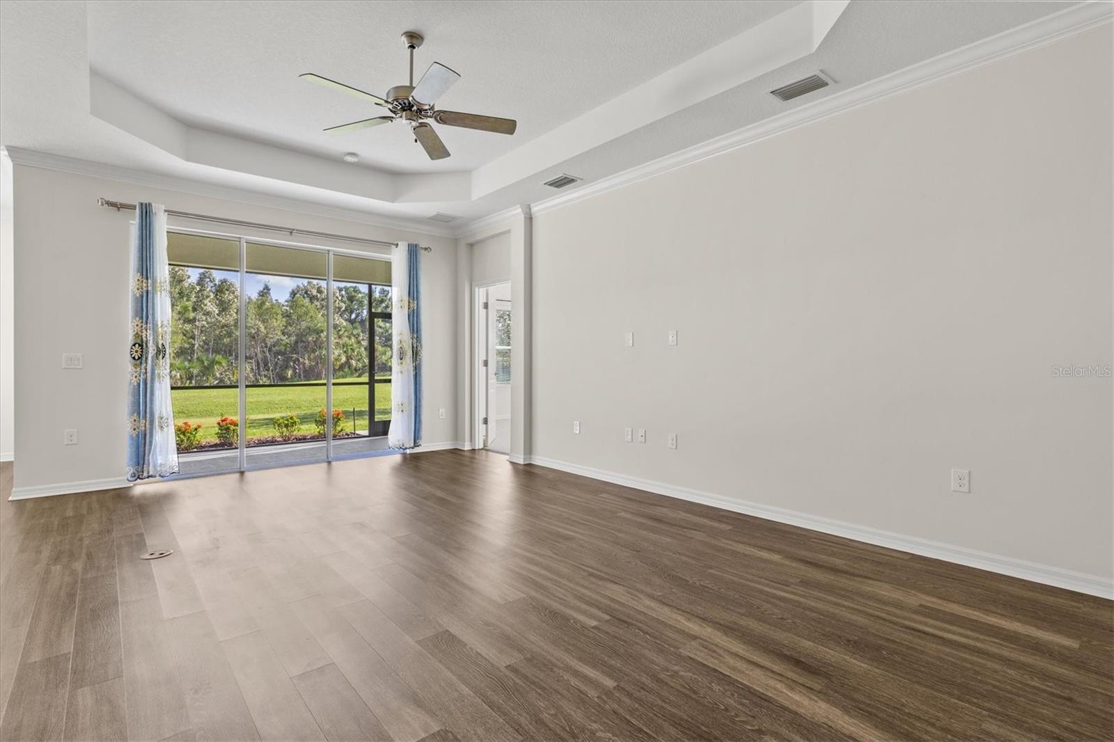 Image 12 of 100 For 128 Avens Dr