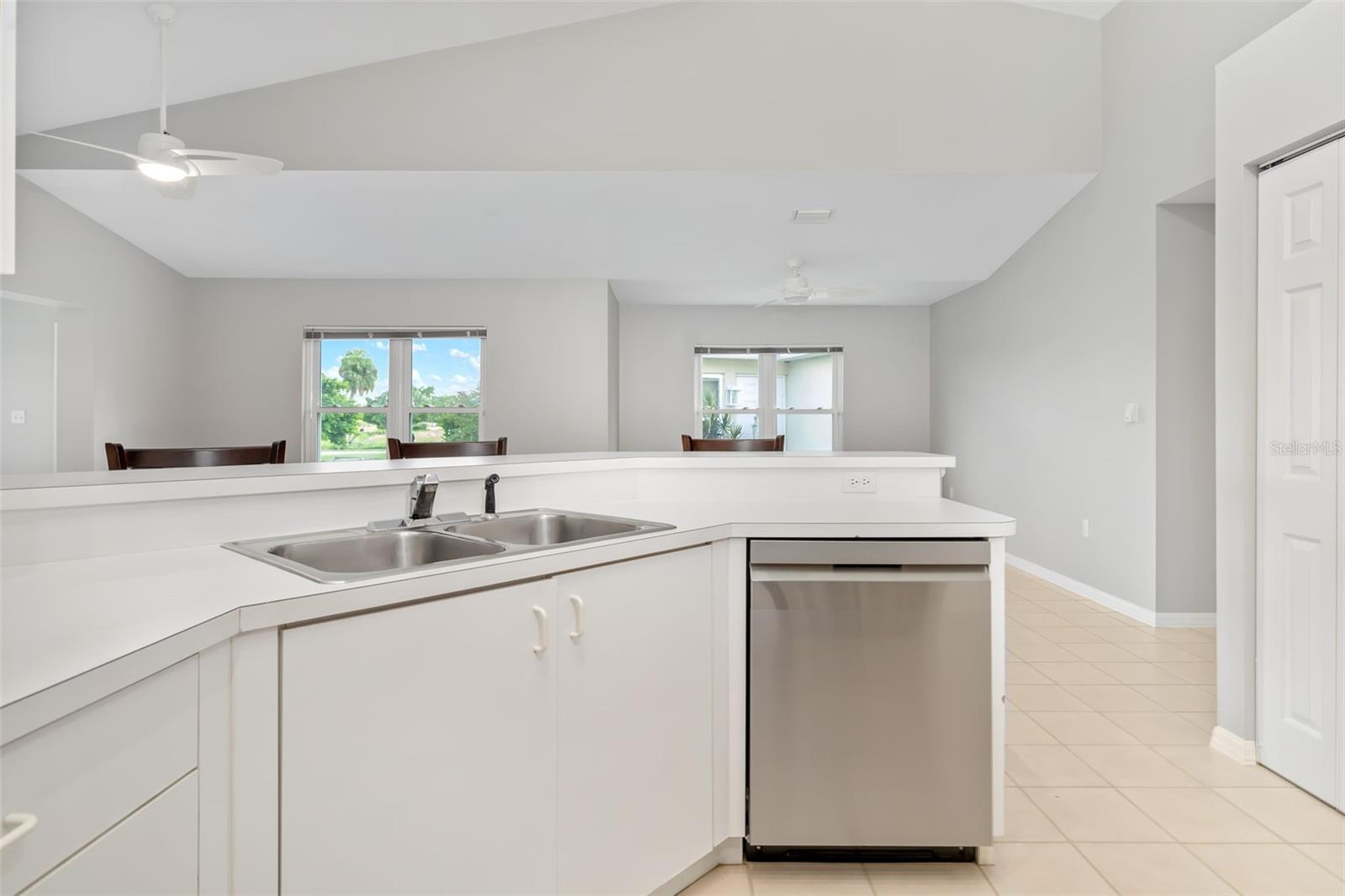 Image 10 of 46 For 2608 Edgewater Court
