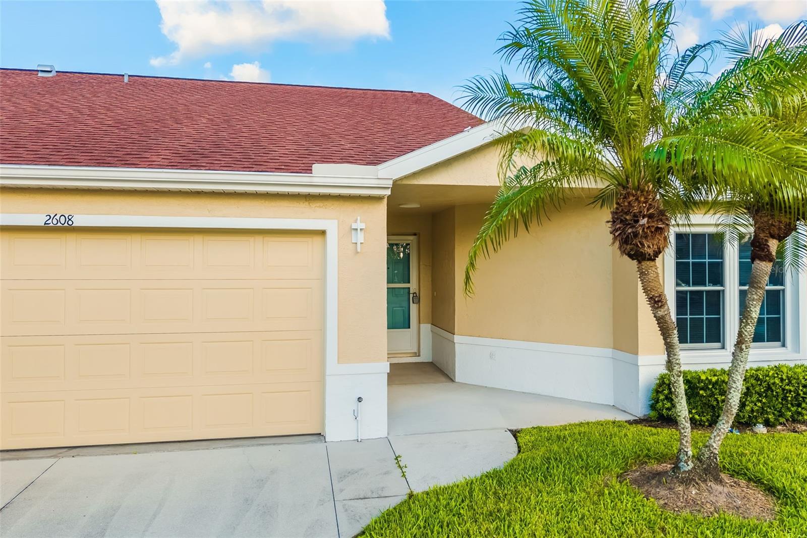 Image 3 of 46 For 2608 Edgewater Court