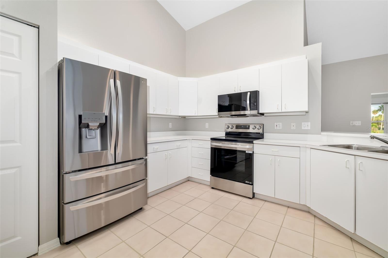 Image 7 of 46 For 2608 Edgewater Court
