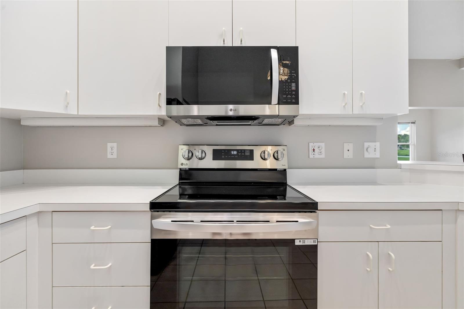 Image 9 of 46 For 2608 Edgewater Court