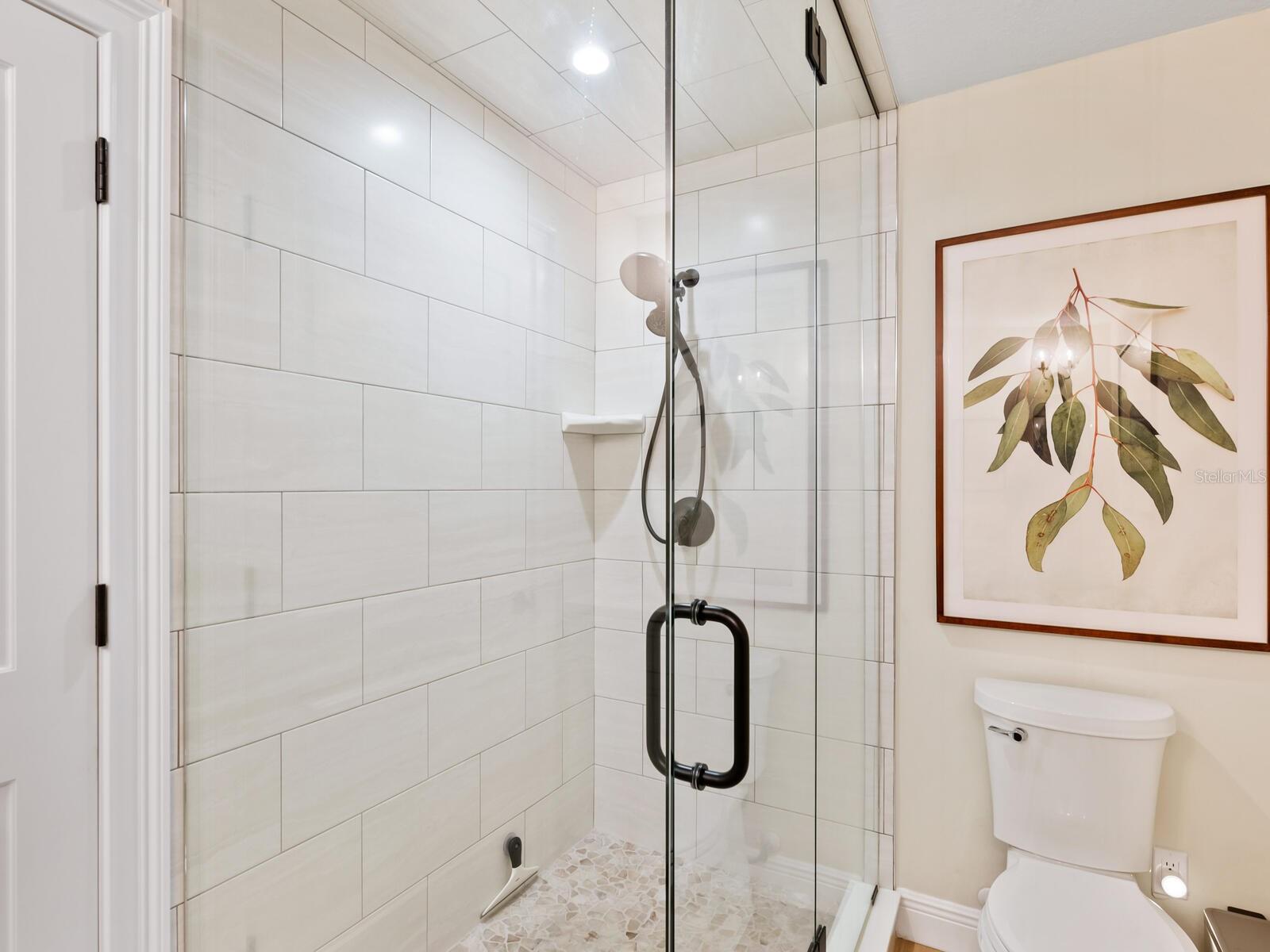 Image 14 of 31 For 555 Orange Avenue 306