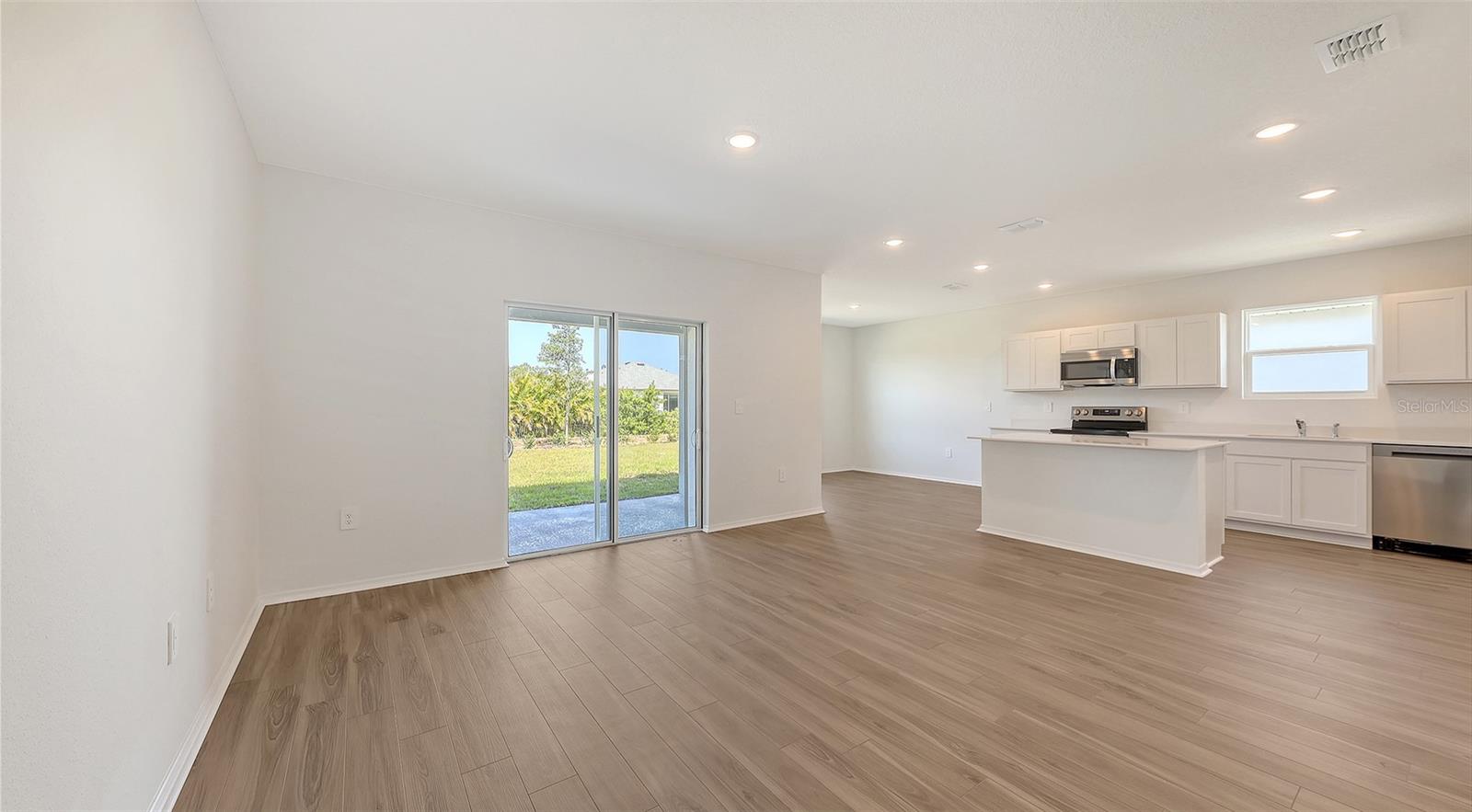 Image 4 of 20 For 4524 Hawthorn Avenue