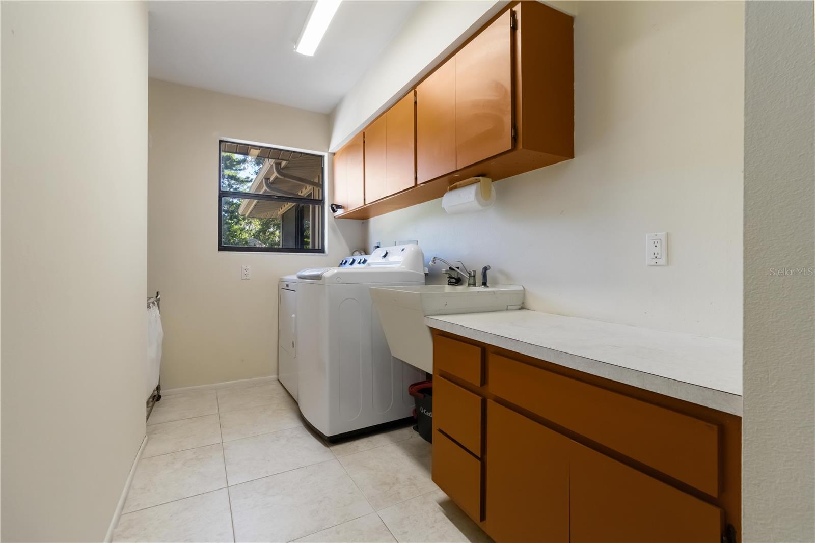 Image 38 of 59 For 701 Eaglenook Way