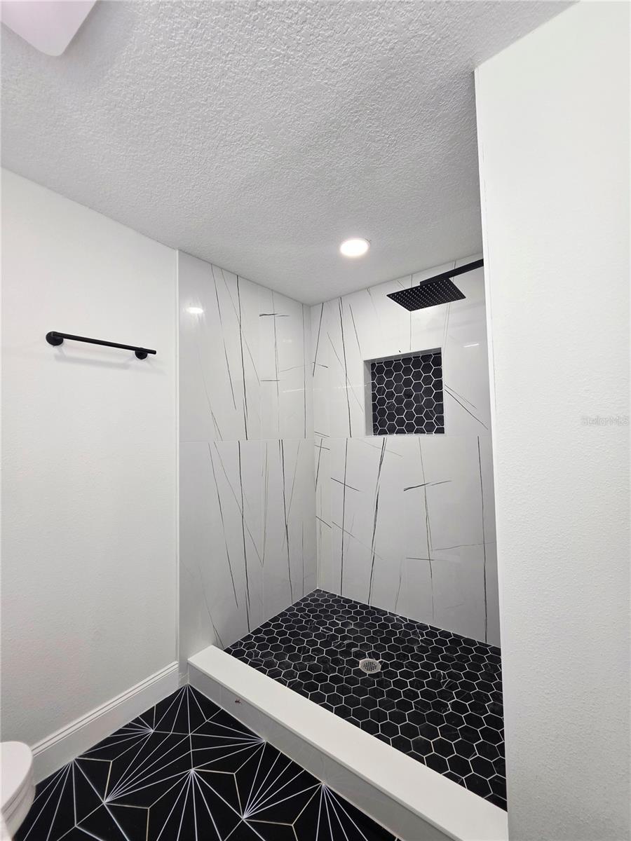 Image 16 of 43 For 6160 71st Avenue N