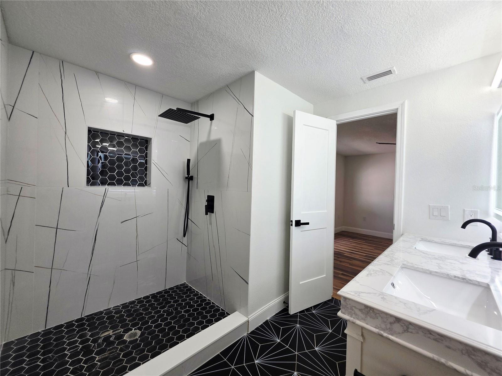 Image 17 of 43 For 6160 71st Avenue N