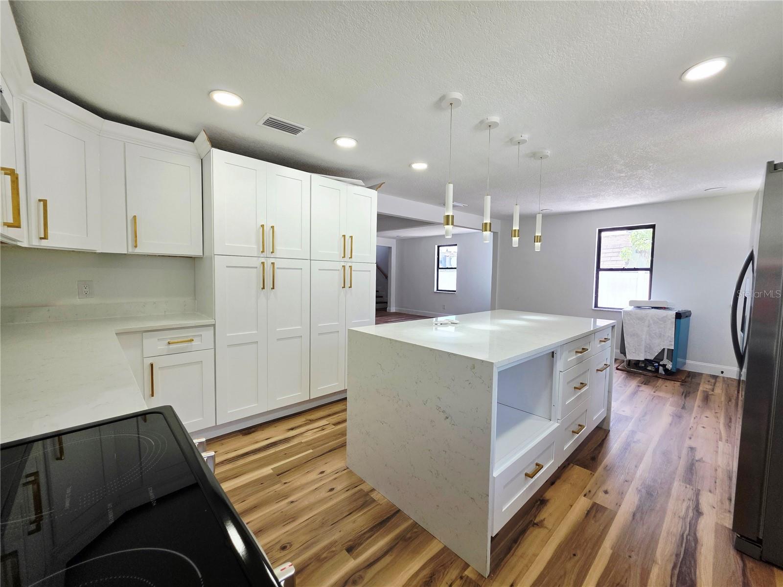 Image 4 of 43 For 6160 71st Avenue N