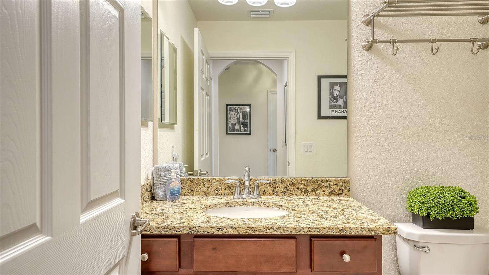 Image 28 of 88 For 16804 Vardon Terrace 107