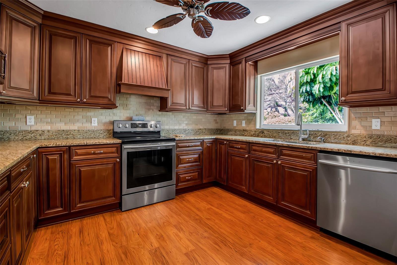 Image 21 of 42 For 1833 Sandalwood Drive