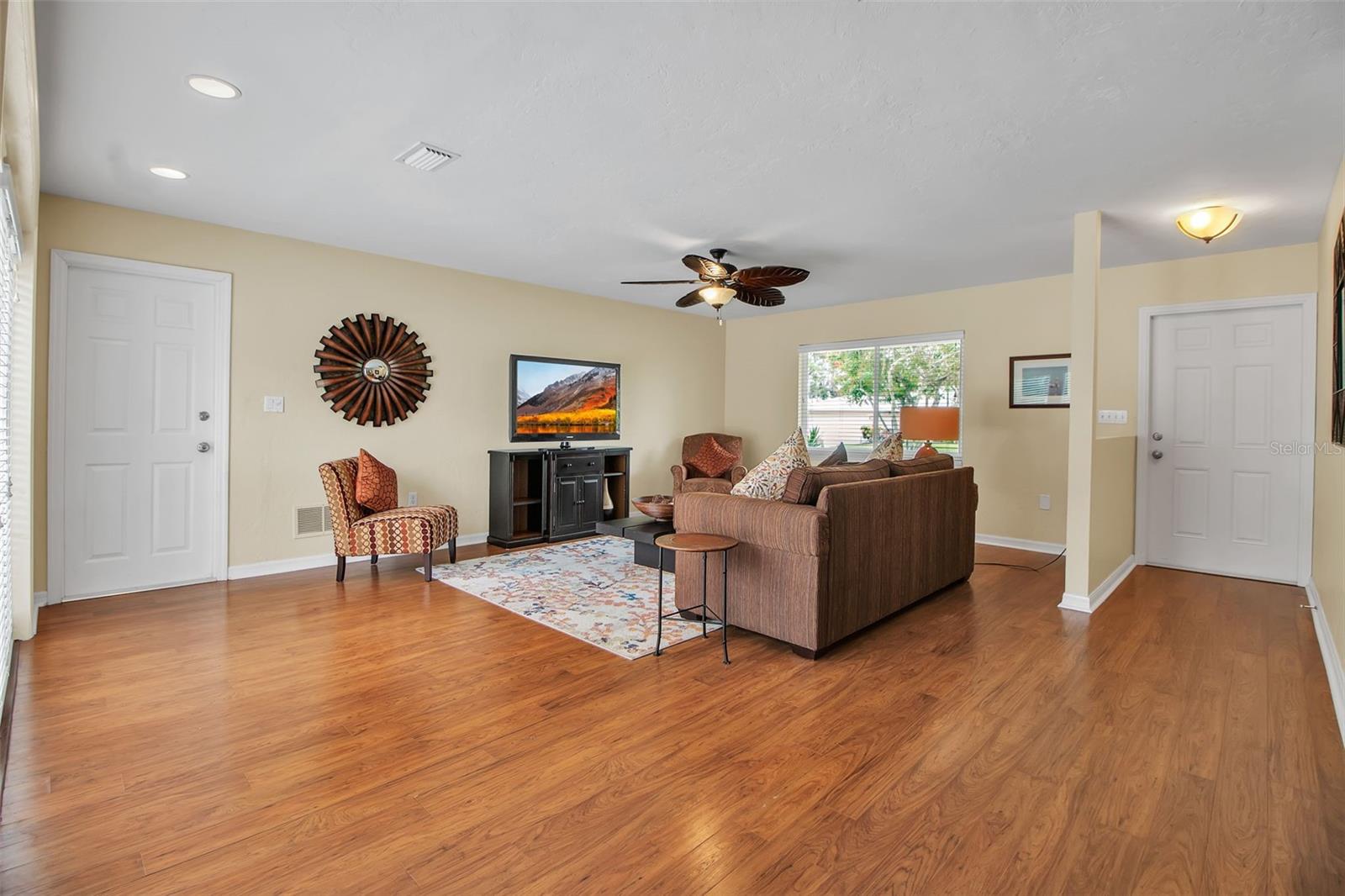 Image 8 of 42 For 1833 Sandalwood Drive
