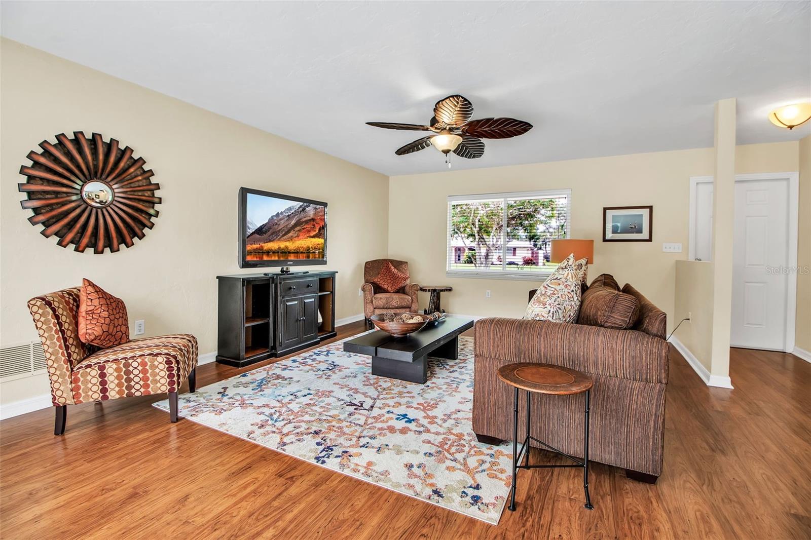 Image 9 of 42 For 1833 Sandalwood Drive