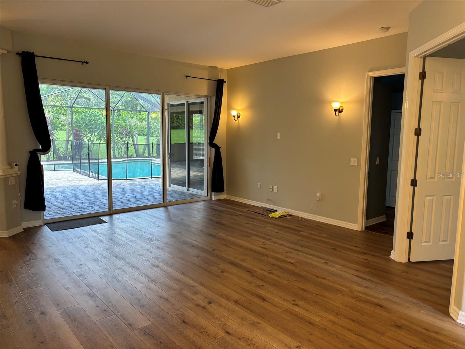 Image 7 of 35 For 7632 Drayton Circle