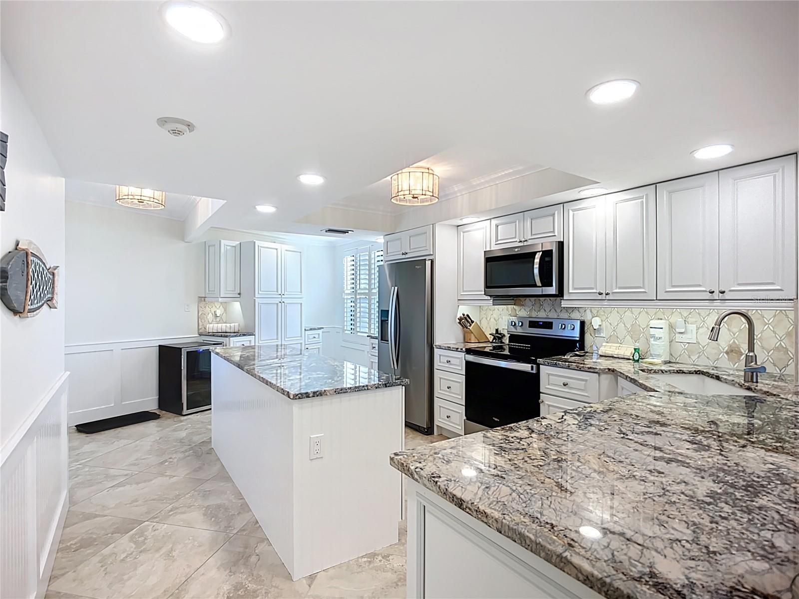 Image 10 of 47 For 5770 Midnight Pass Road 301