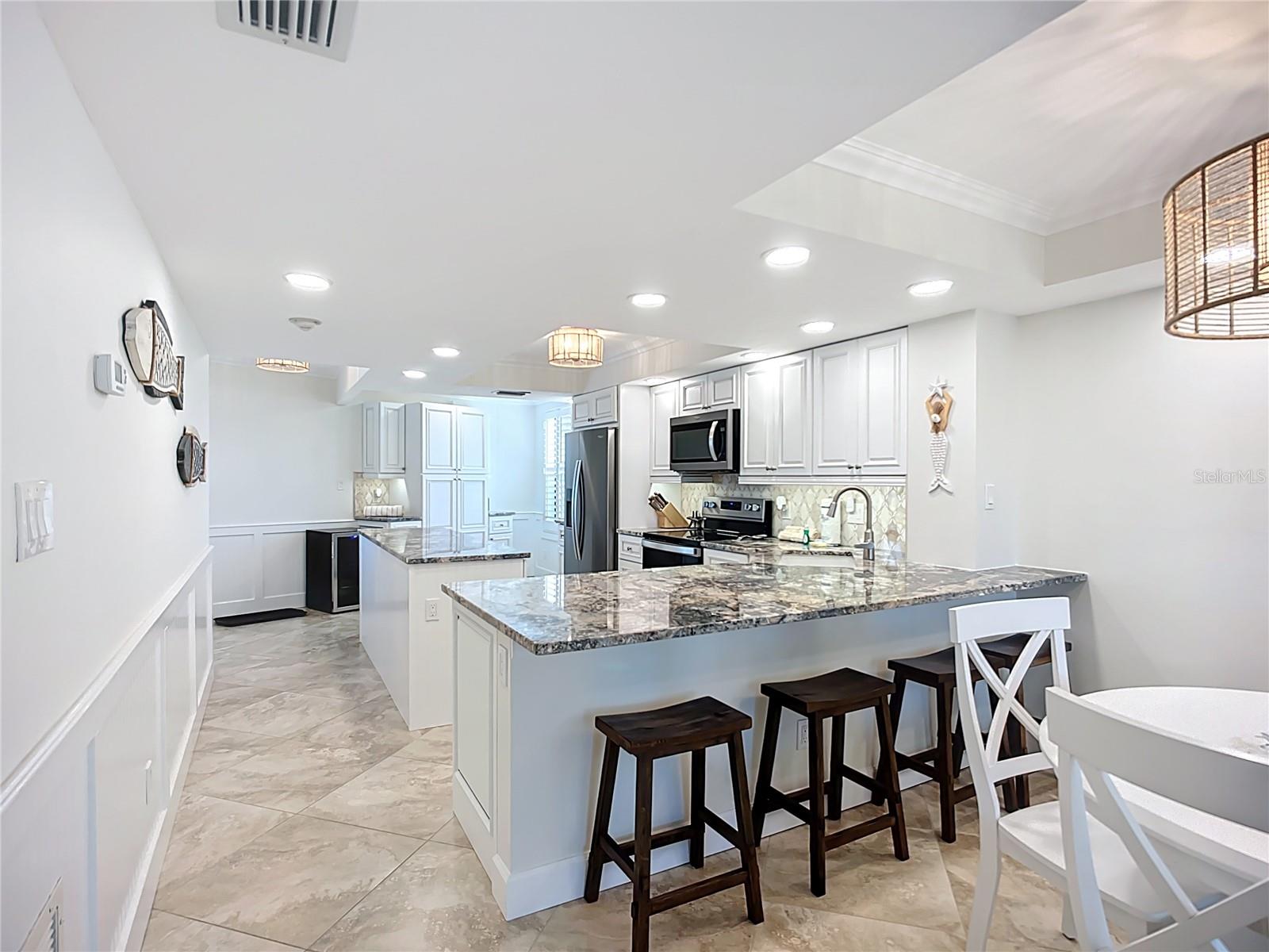 Image 11 of 47 For 5770 Midnight Pass Road 301