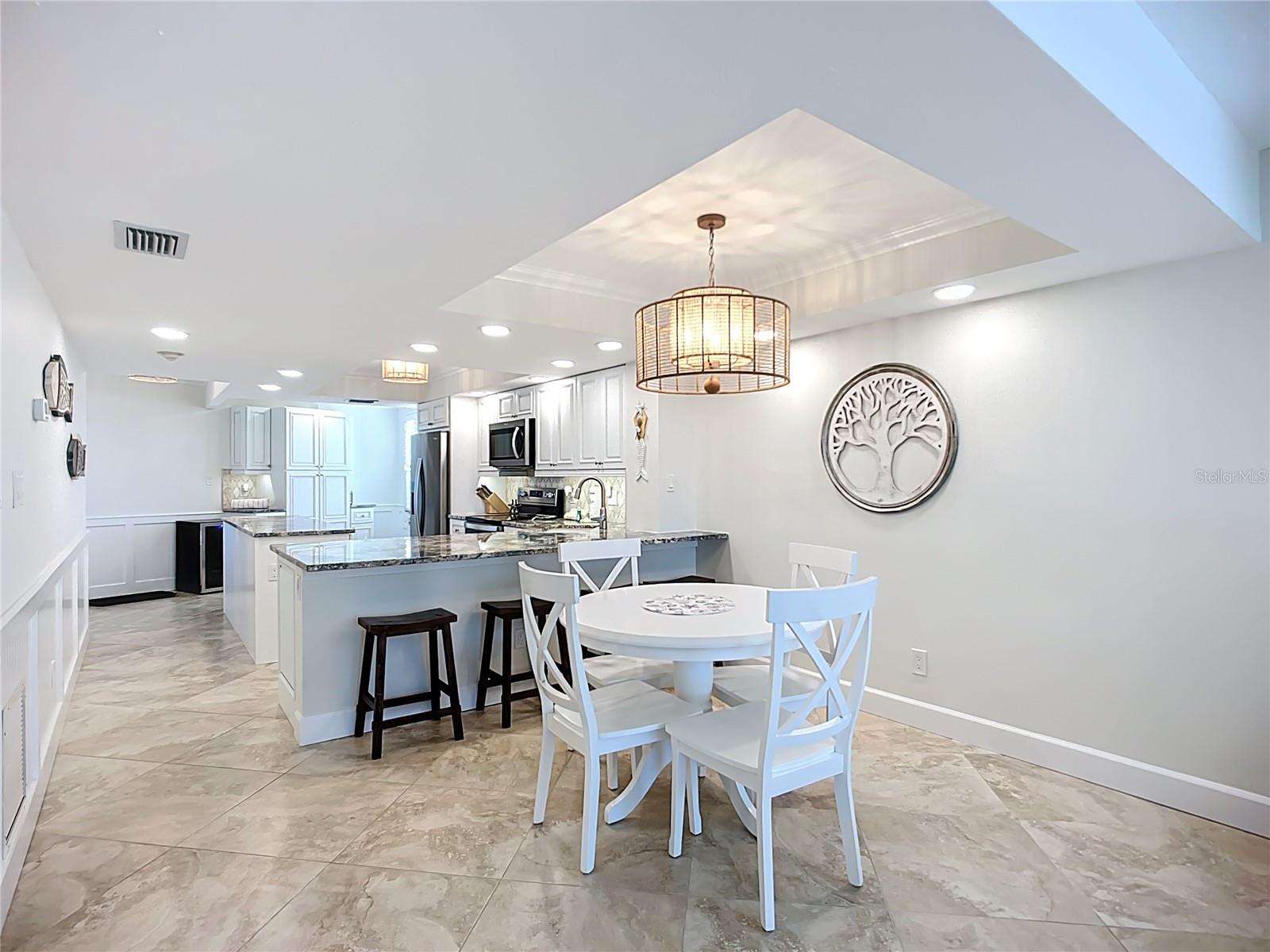 Image 13 of 47 For 5770 Midnight Pass Road 301