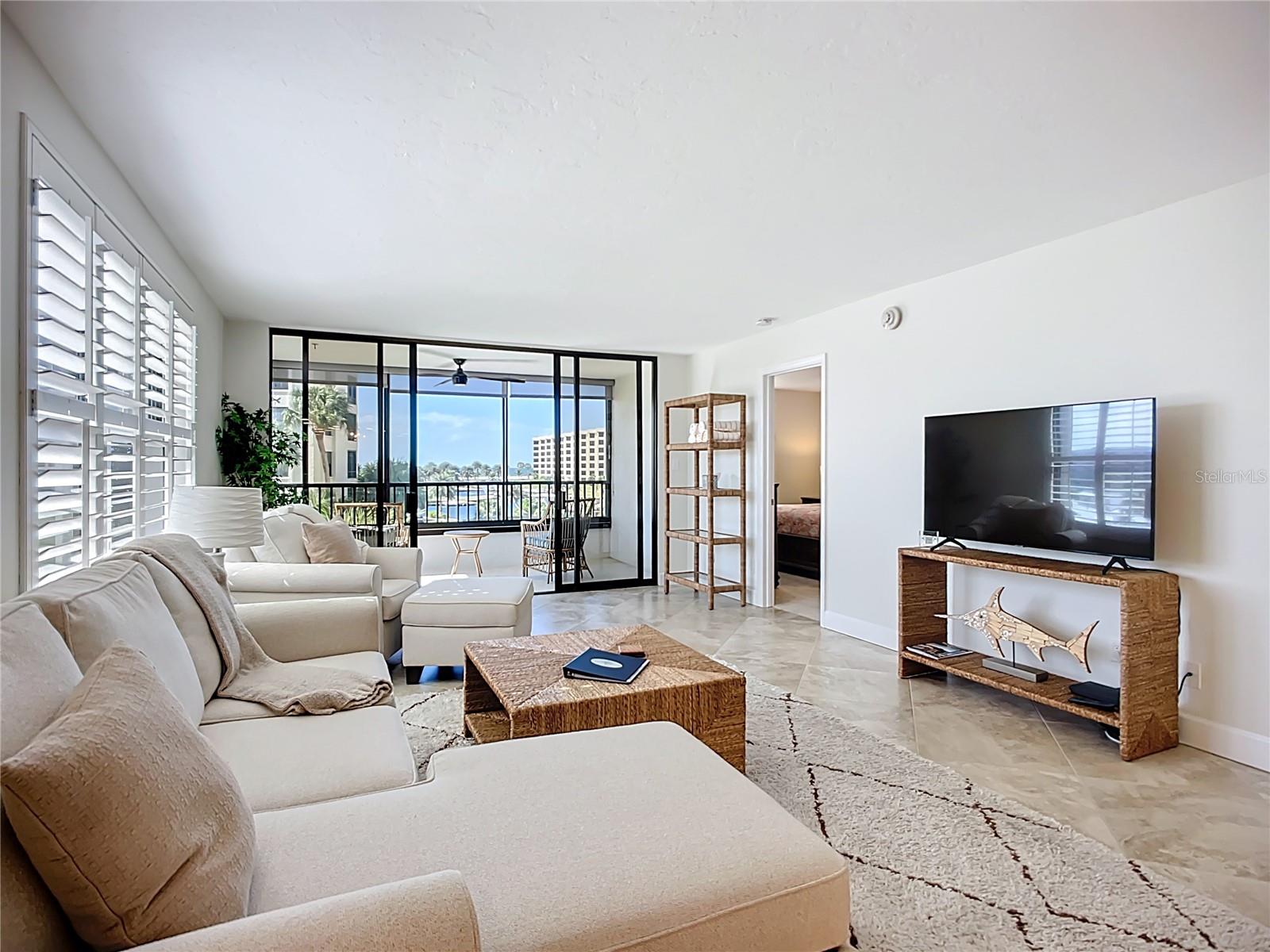 Image 14 of 47 For 5770 Midnight Pass Road 301