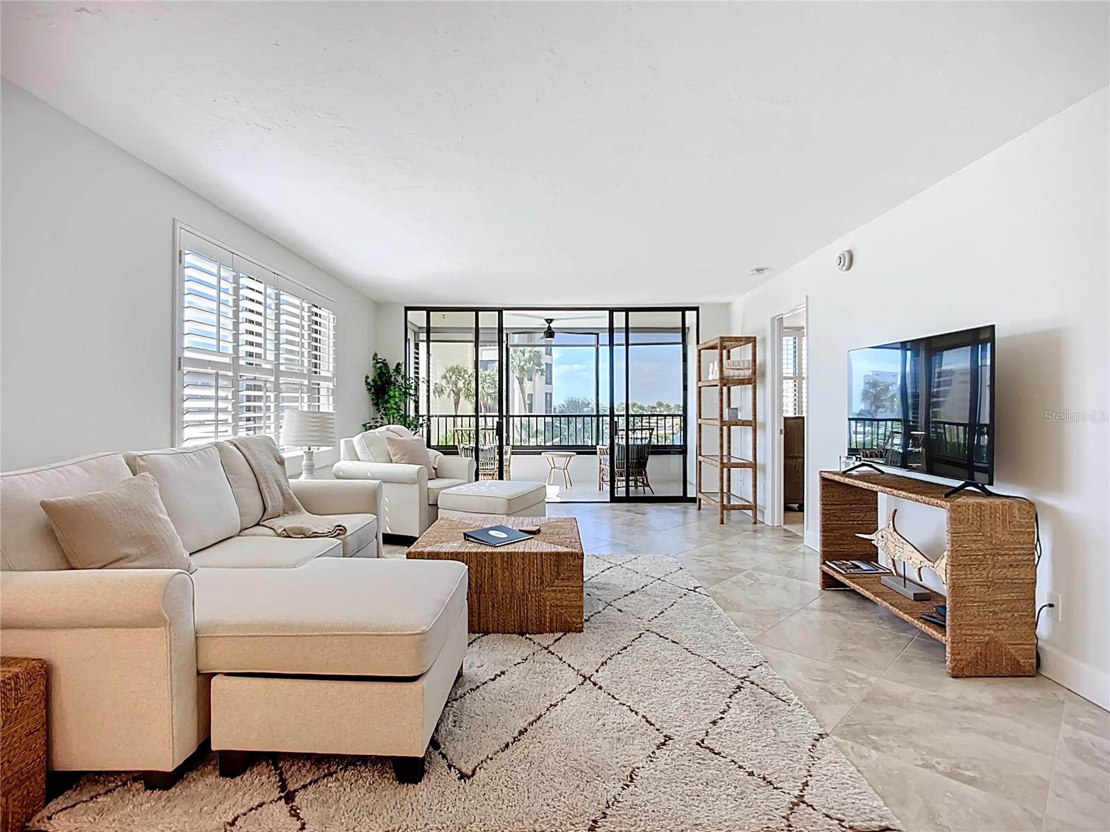 Image 15 of 47 For 5770 Midnight Pass Road 301