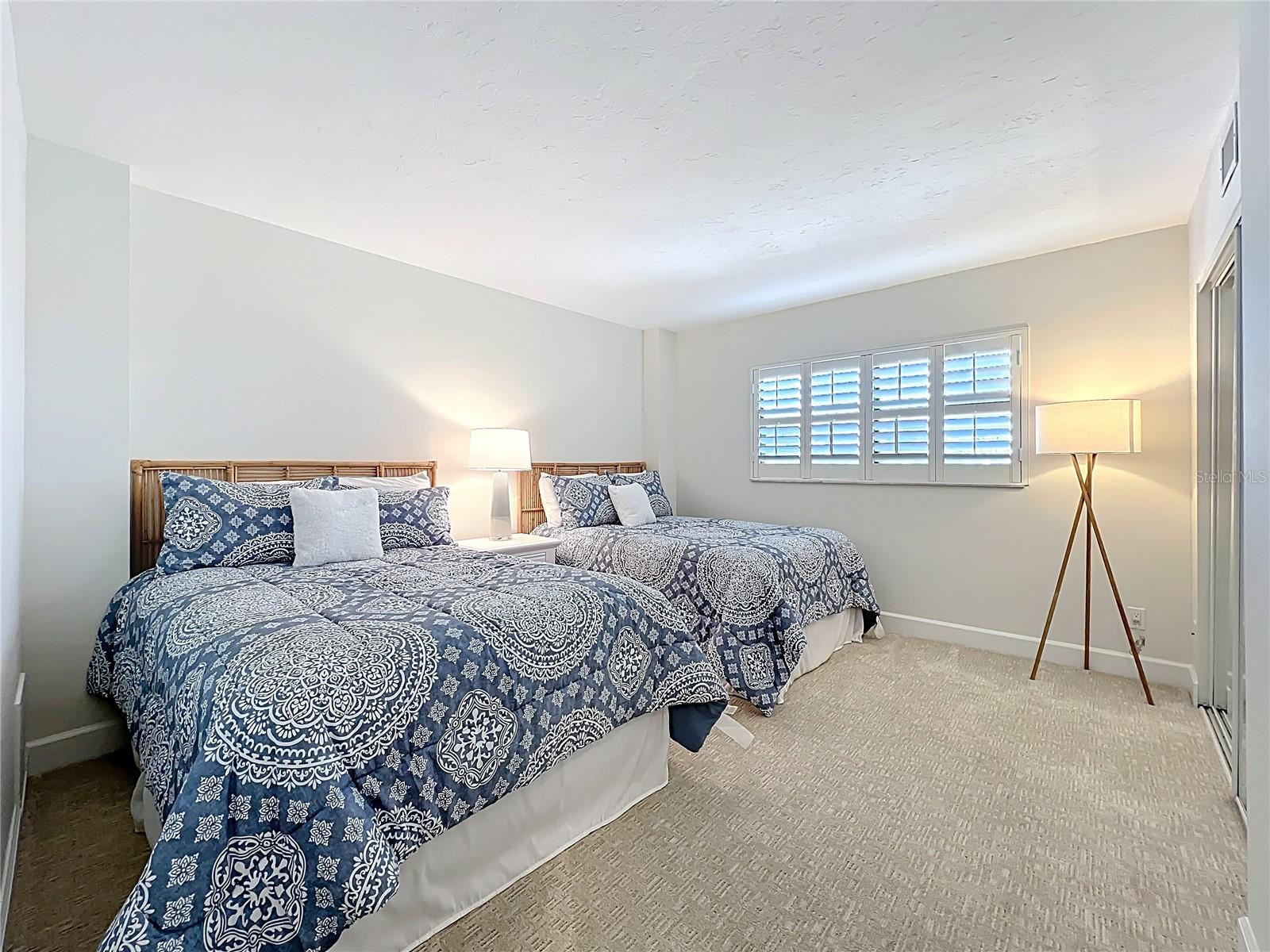 Image 18 of 47 For 5770 Midnight Pass Road 301