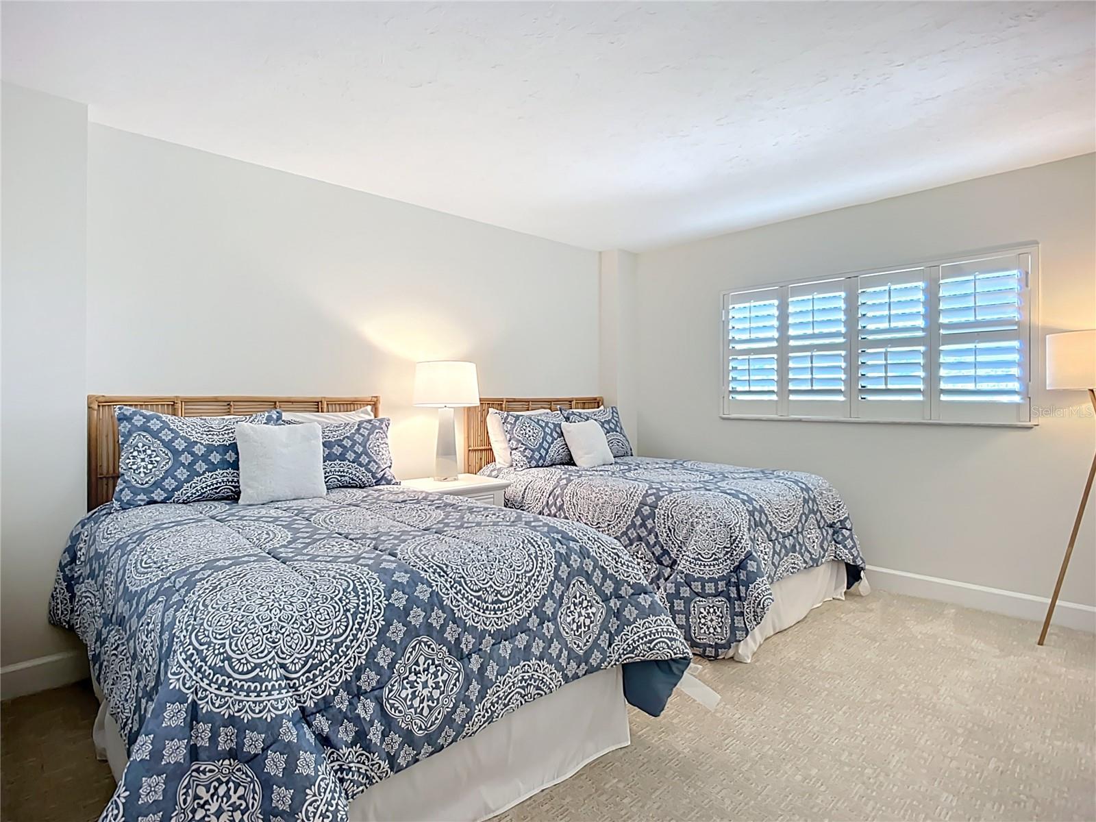 Image 19 of 47 For 5770 Midnight Pass Road 301