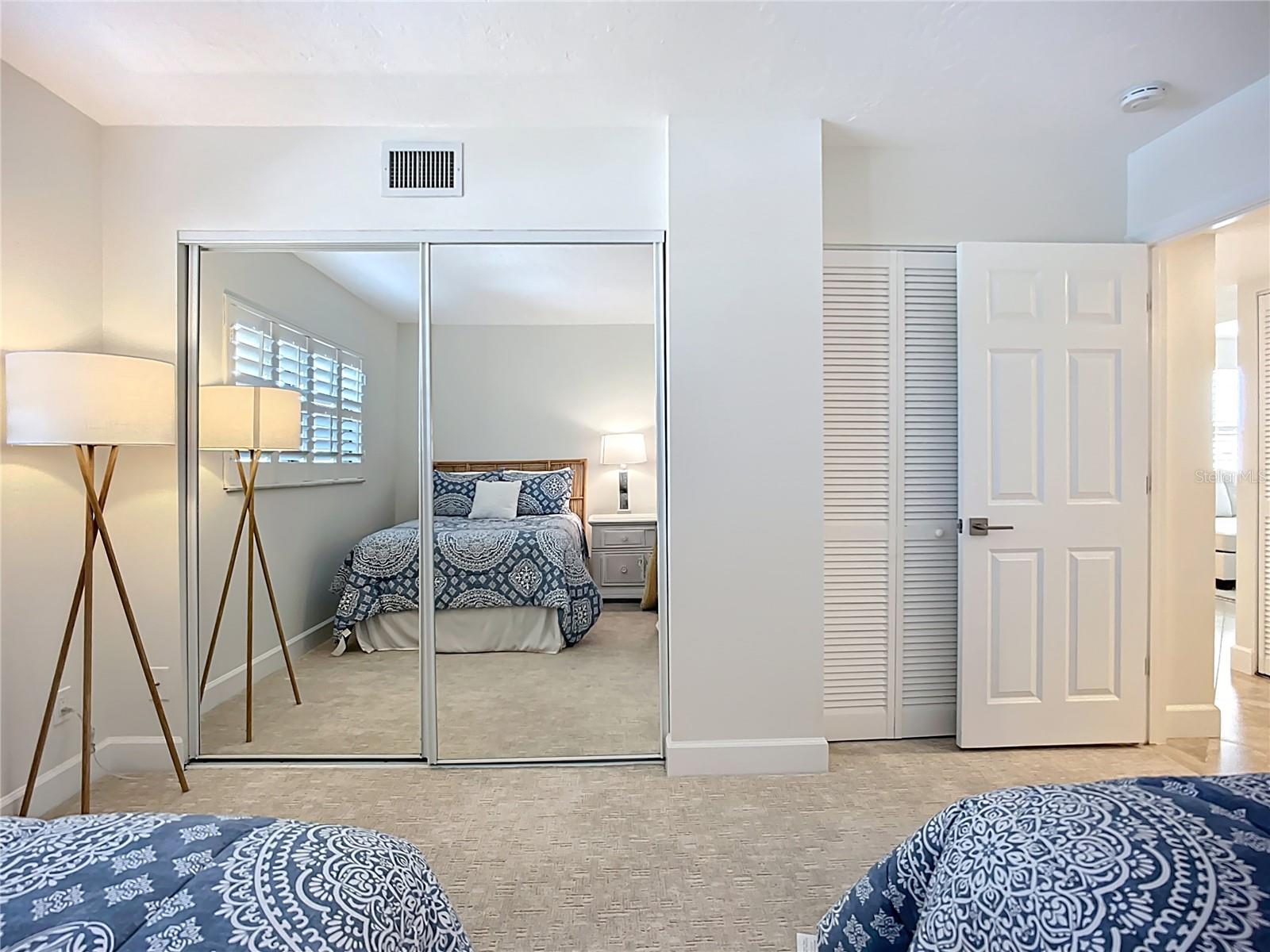 Image 20 of 47 For 5770 Midnight Pass Road 301