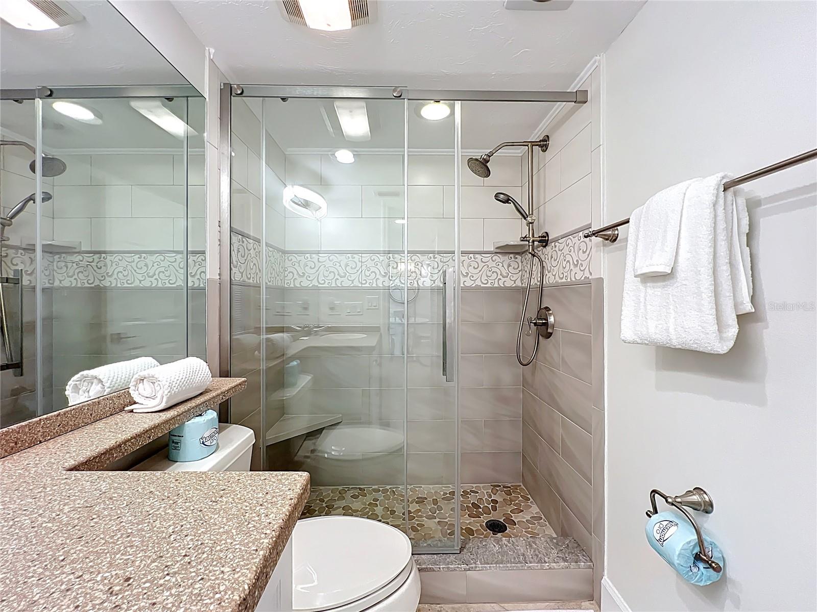 Image 22 of 47 For 5770 Midnight Pass Road 301