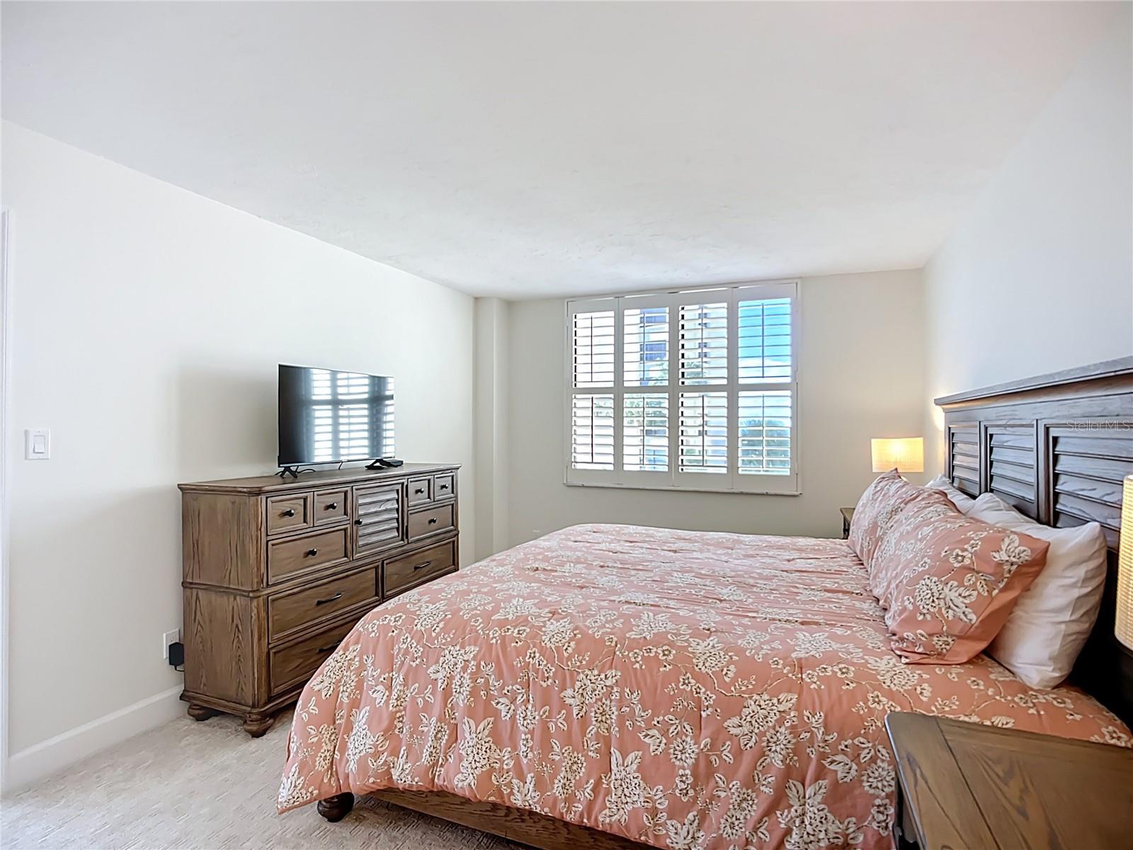 Image 23 of 47 For 5770 Midnight Pass Road 301